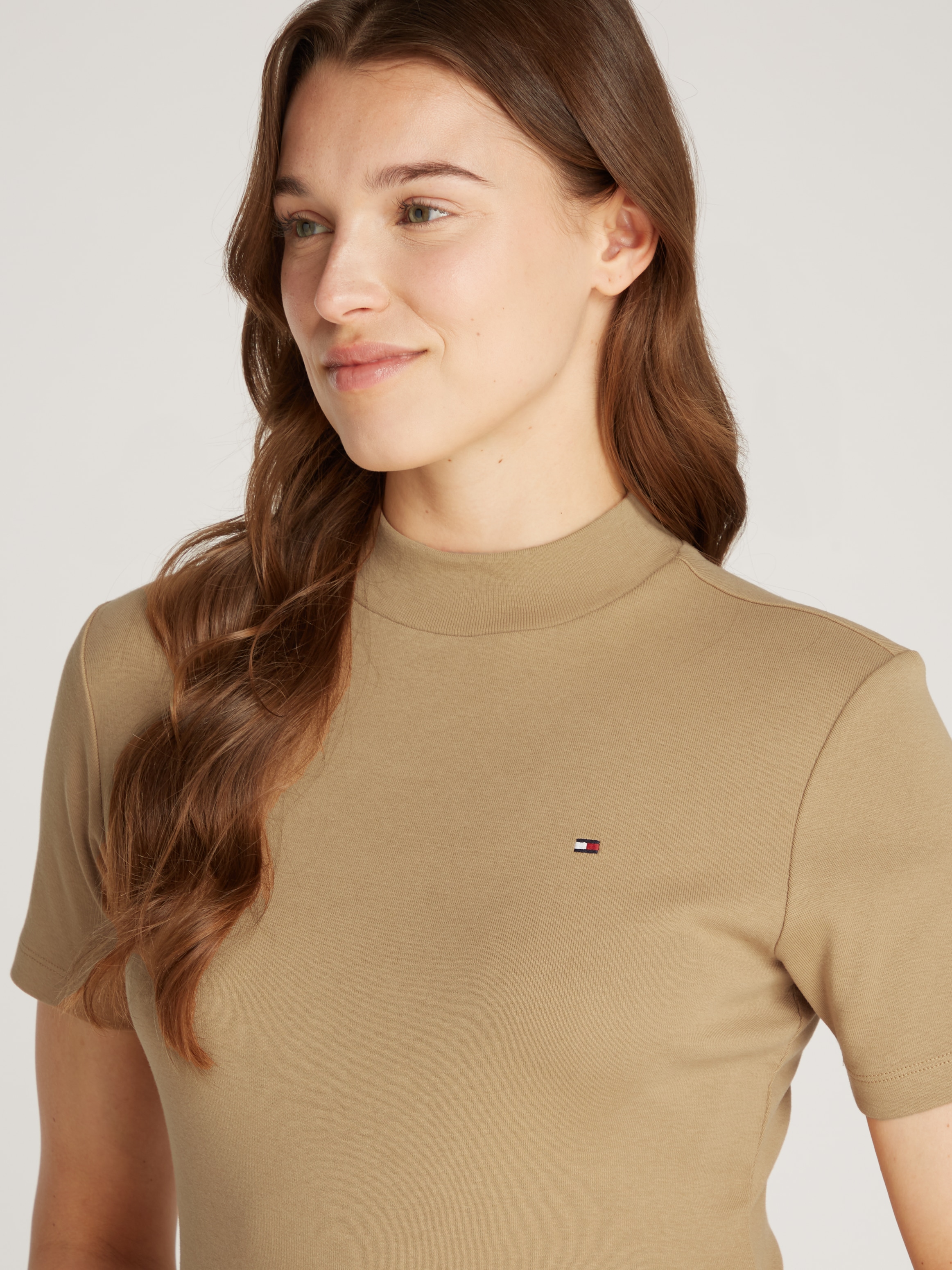Tommy Hilfiger Stehkragenshirt »NEW CODY SLIM CROP MOCK-NK«, mit Logostickerei