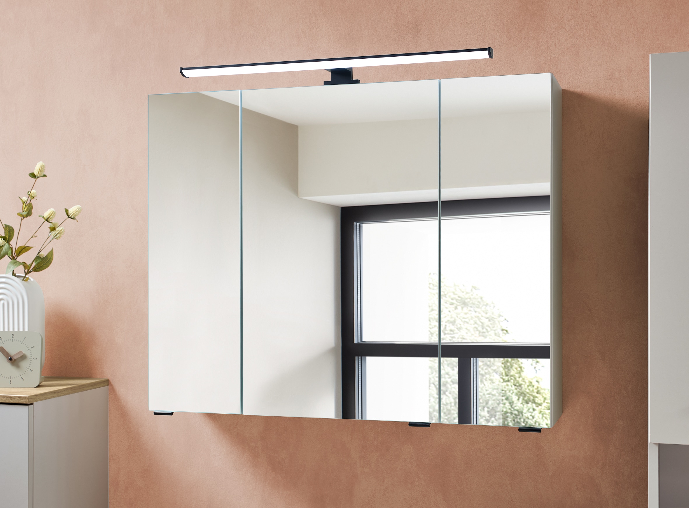 Saphir Badezimmerspiegelschrank »Quickset 500, 3 Türen, 80cm breit, LED-Aufsatzleuchte« inkl. Schalter und Steckdose