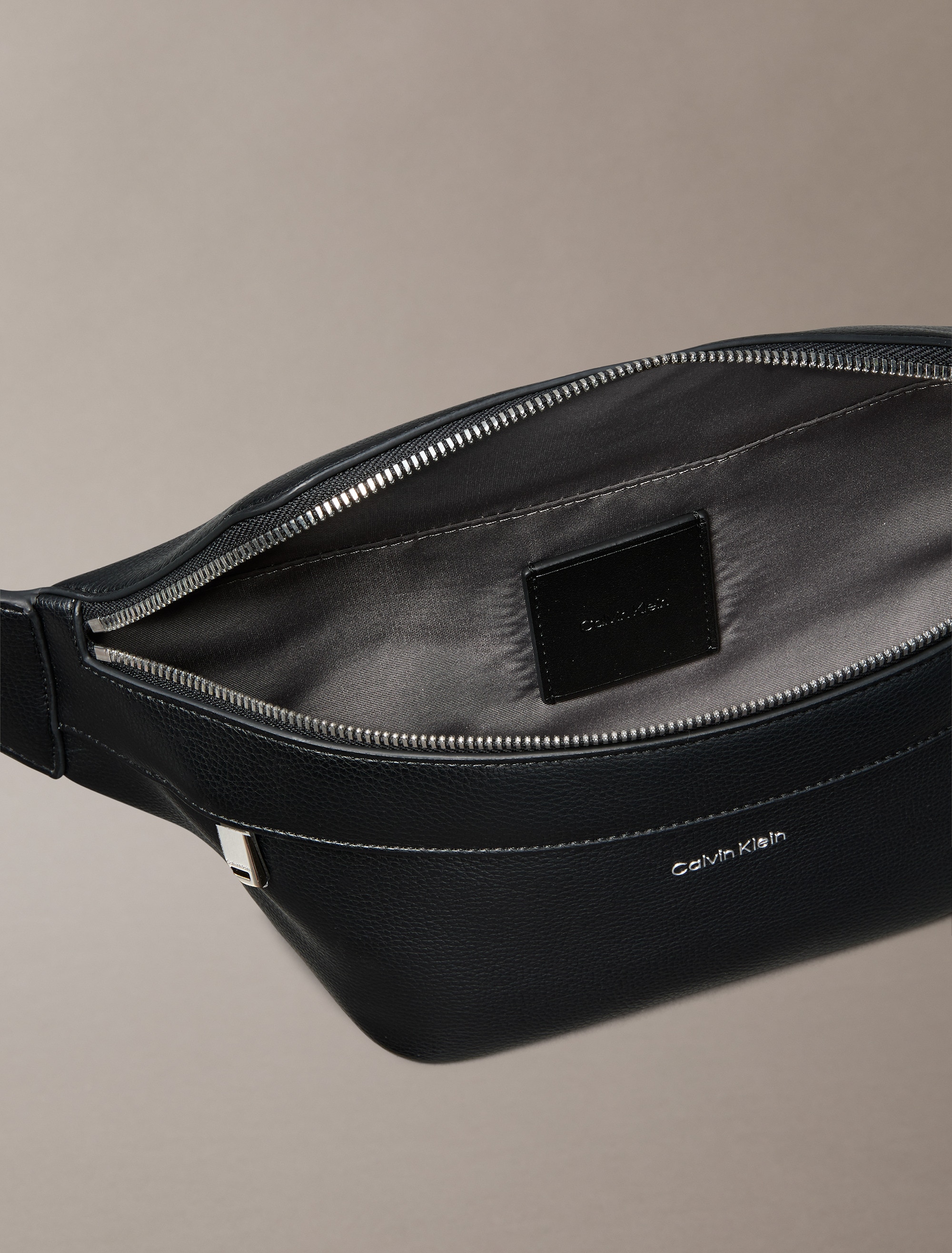 Calvin Klein Gürteltasche »RAISED WAISTBAG«, Herren Crossbodybag, Schultertasche, Umhängetasche mit Logoschriftzug