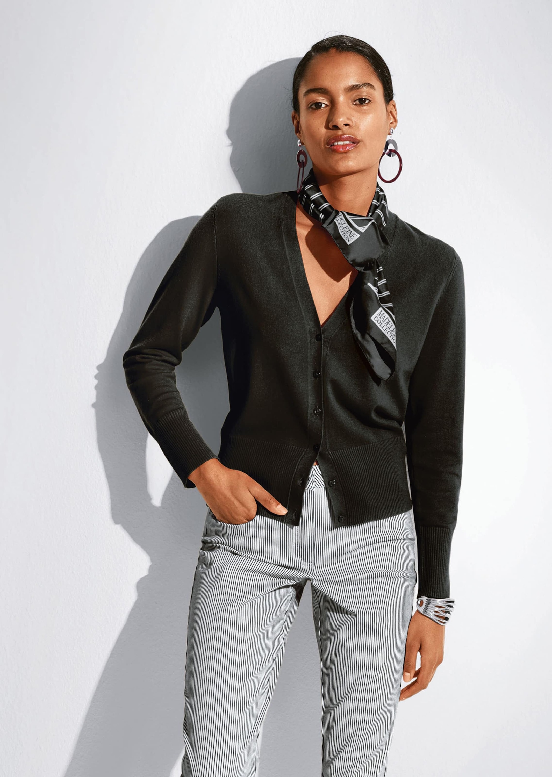 MADELEINE Strickjacke »Strickjacke Eleganter Viskose-Cardigan mit Knopfleiste«