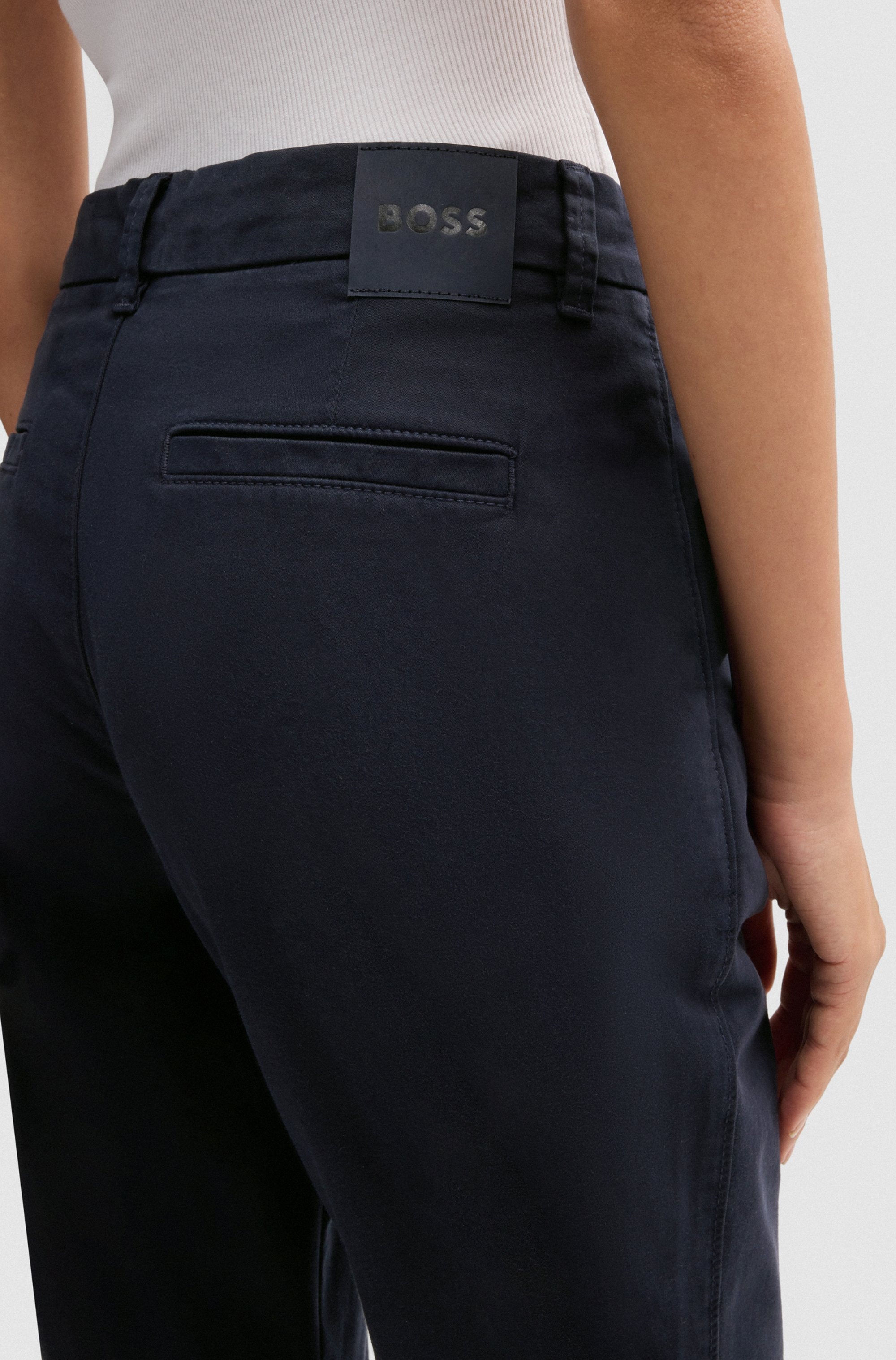 BOSS ORANGE Webhose »Tachini Premium Damenmode«, mit Leder-Brandlabel am hinteren Bundabschluss