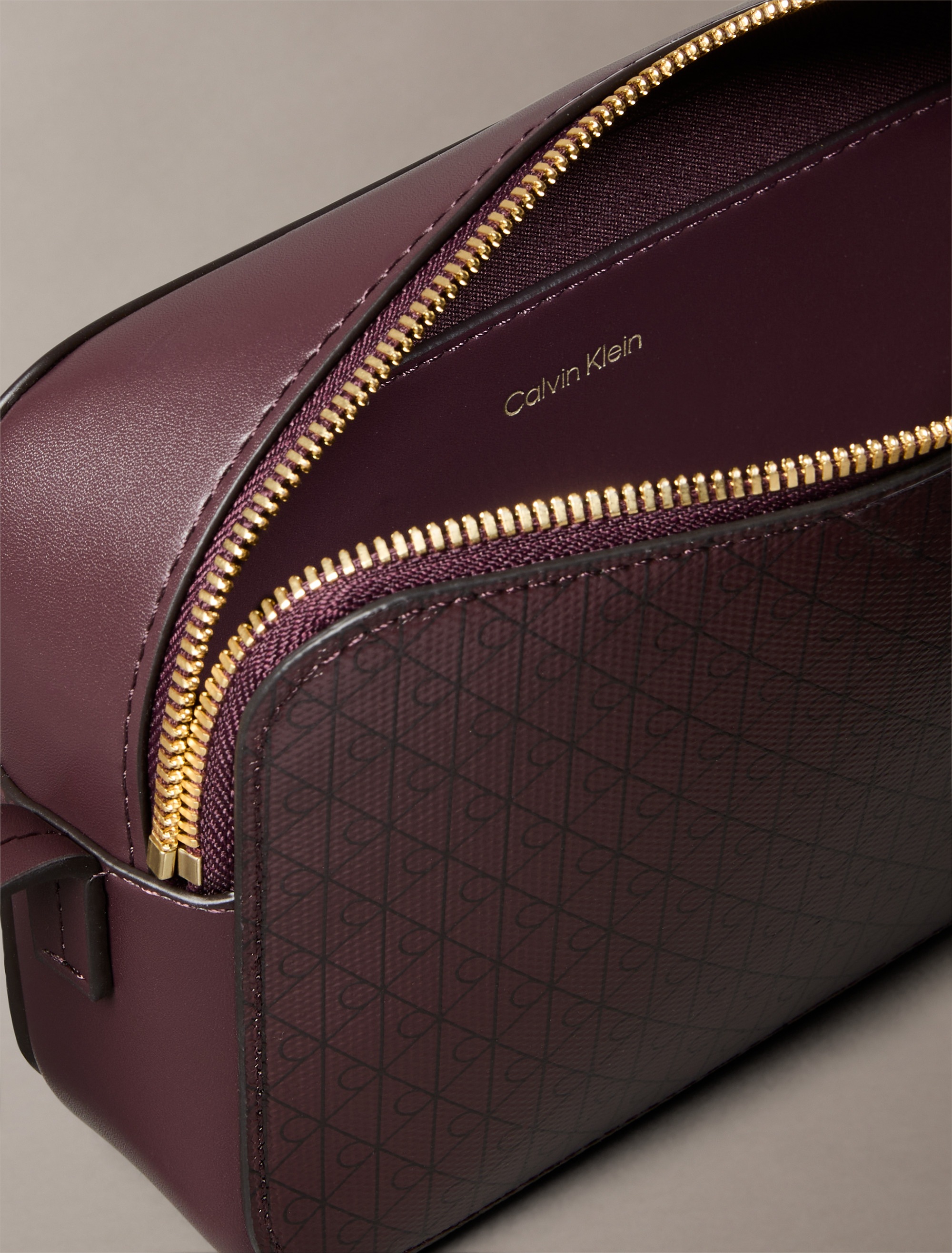 Calvin Klein Mini Bag "AOP ELONGATED CAMERA BAG" kleine Damen-Umhängetasche günstig online kaufen