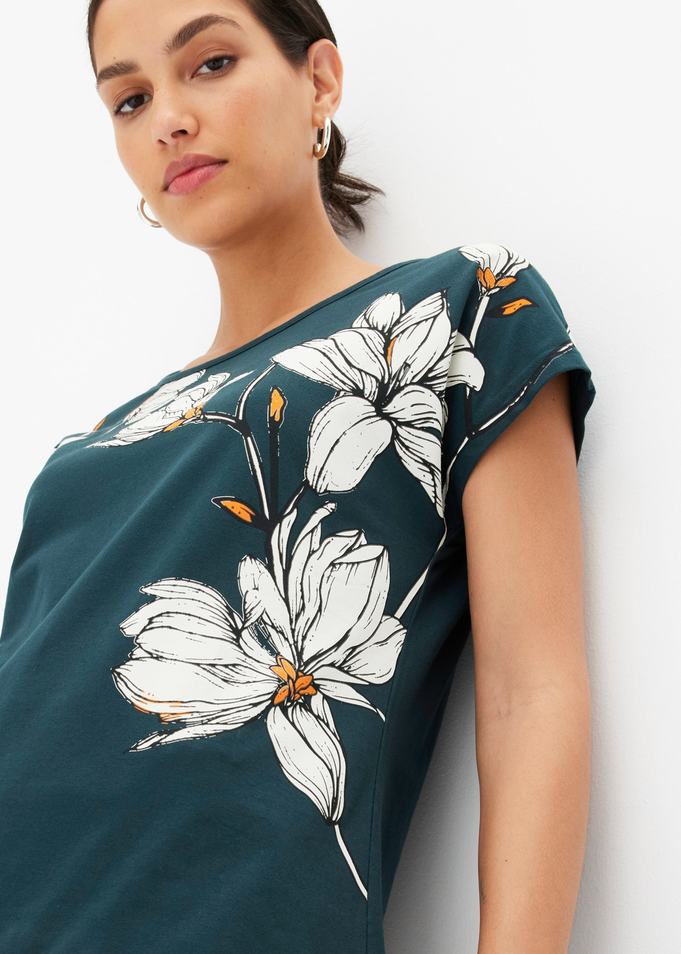 bonprix T-Shirt bequeme Passform, Kurzarm, mit Blütenprint, für Frühling und Sommer