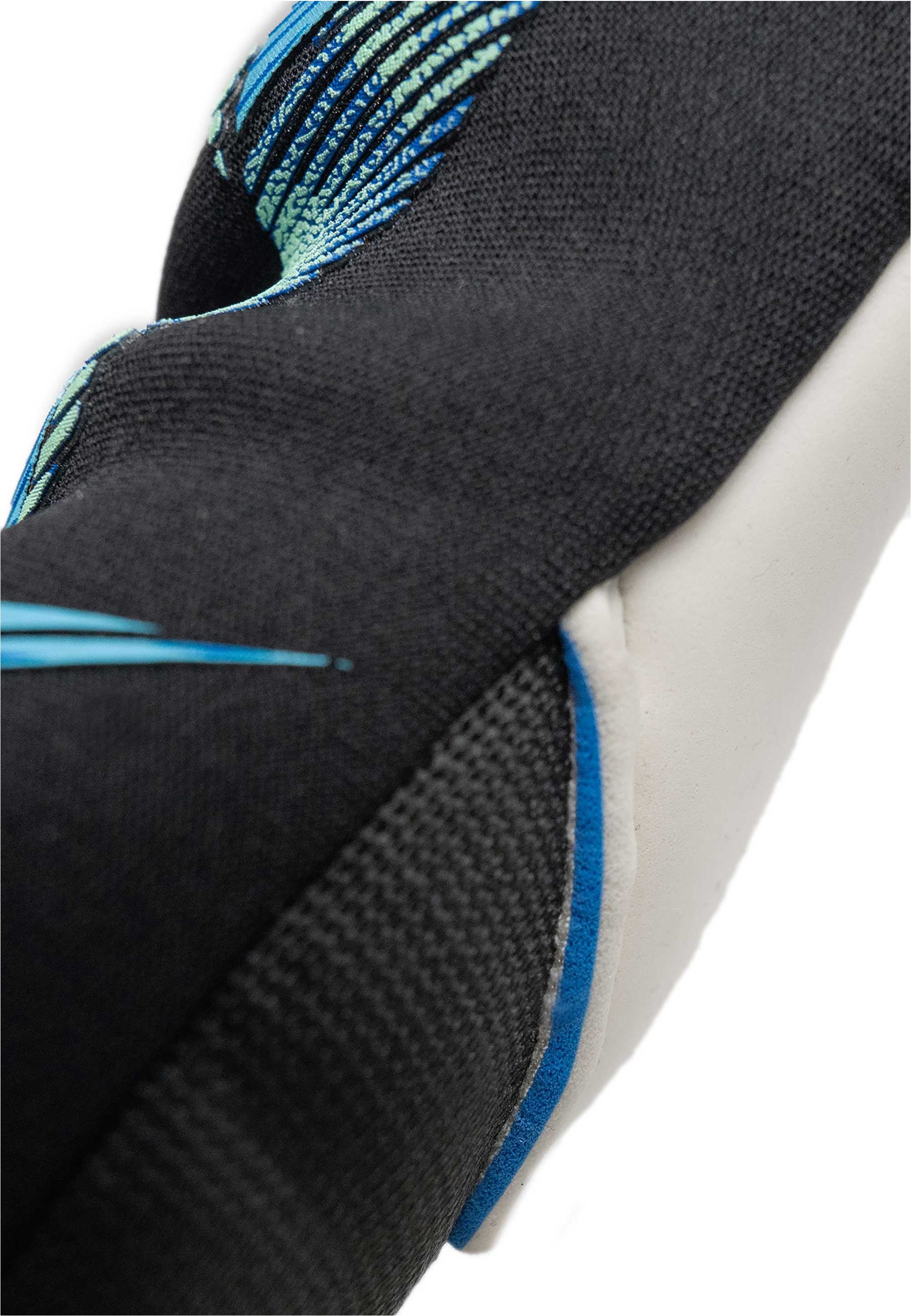 Reusch Torwarthandschuhe »Attrakt RE:GRIP Strapless« mit griffigem Profi-Haftschaum