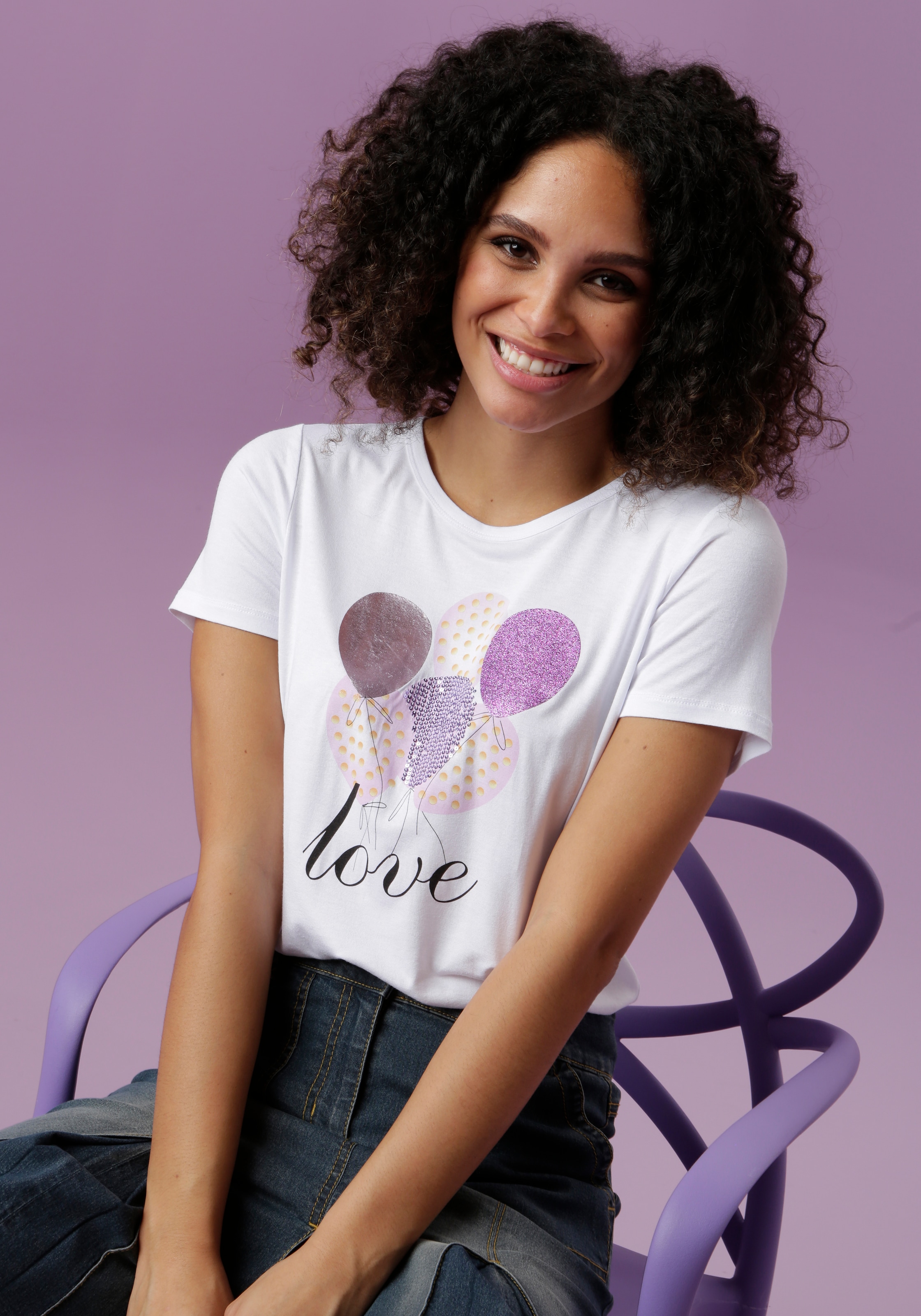 bedruckt, T-Shirt, mit teilweise Luftballons für bestellen Aniston Pailletten | BAUR mit Glitzerdruck und CASUAL