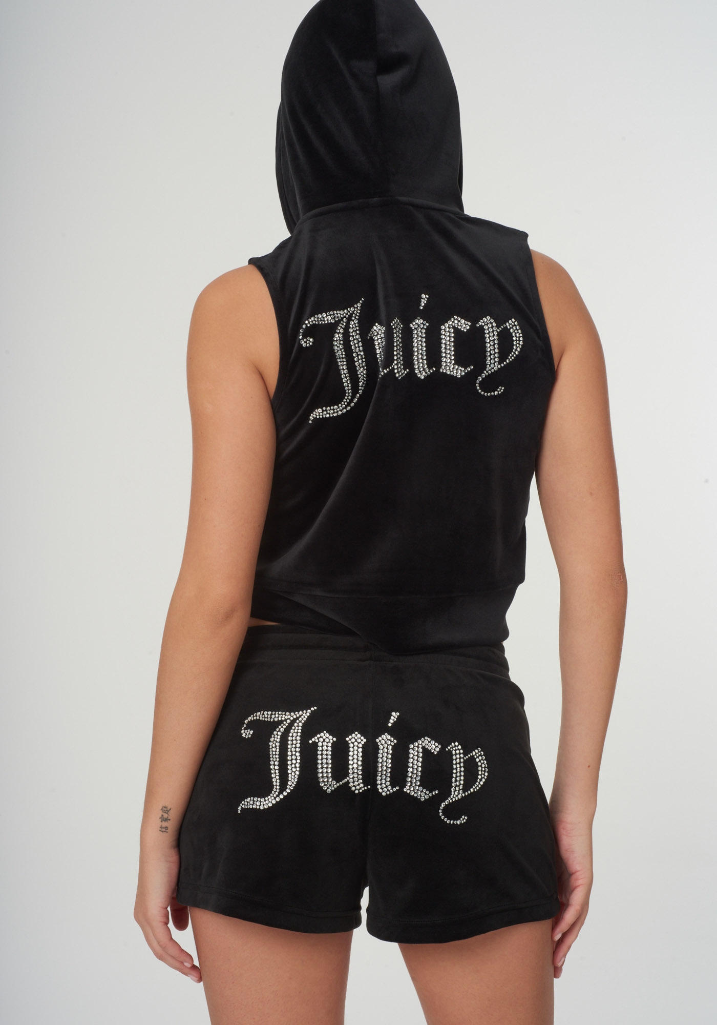 Juicy Couture Shorts »TAMIA VELOUR TRACK SHORTS WITH DIAMANTE Damen«, Trainingshose Damen, Sweatshorts, Velour, kurze Hose mit Glitzer, Sale