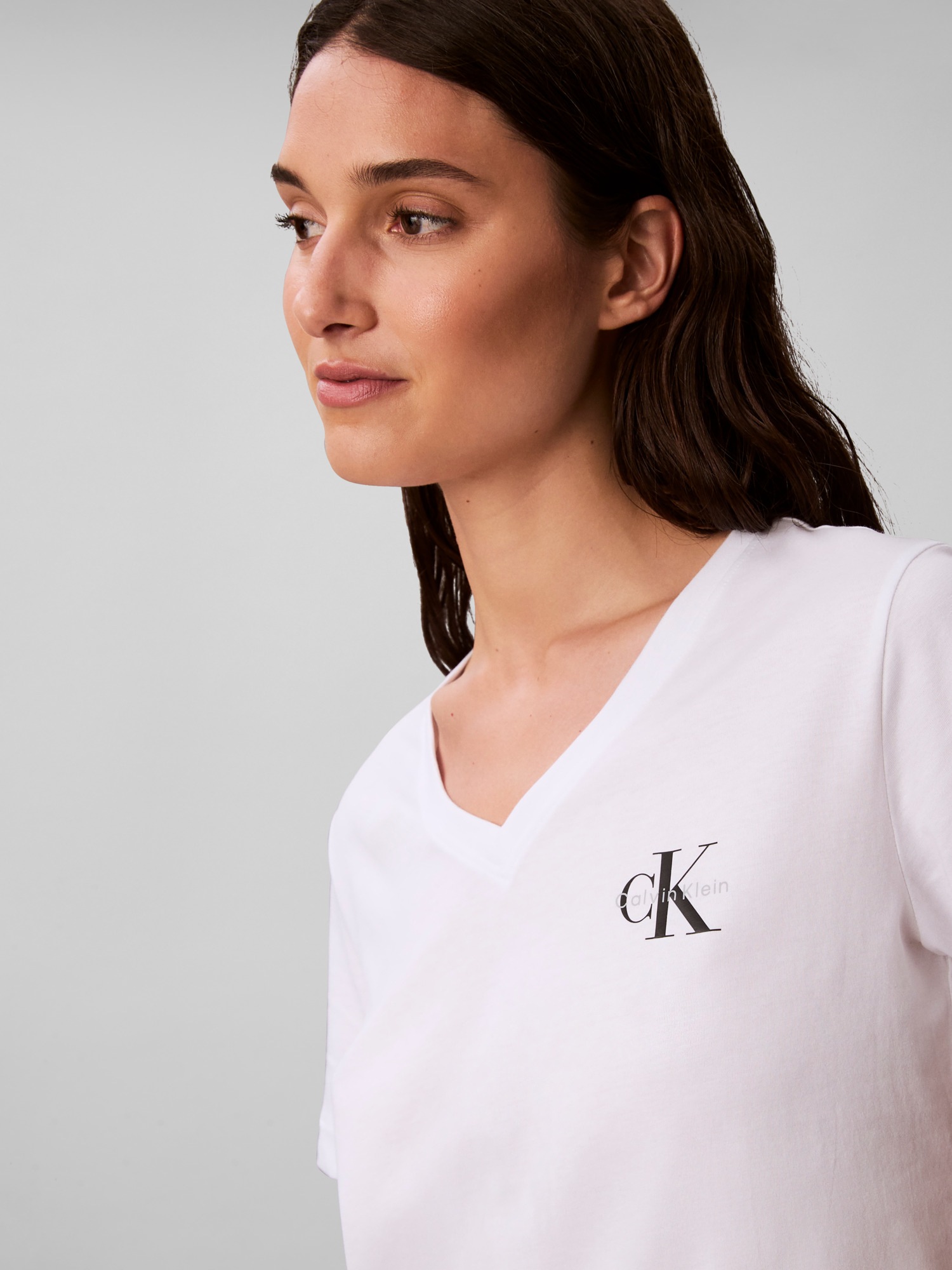 Calvin Klein Jeans Kurzarmshirt »A- Logo VN 2 pack Tee«, (Packung, 2er-Pack), Mit V-Ausschnitt