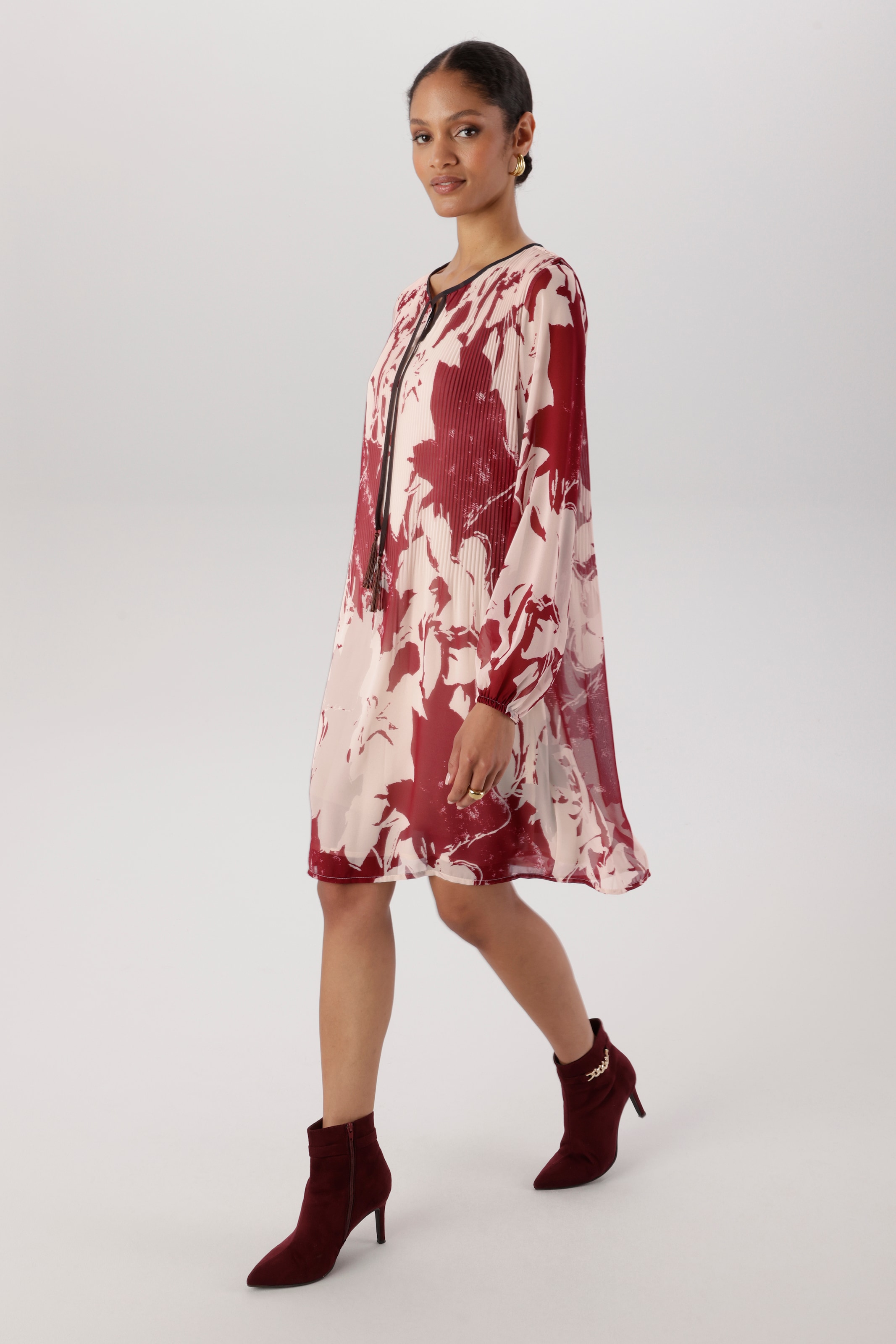 Aniston SELECTED Plisseekleid zarter Chiffon mit Plissee und Body gefüttert - NEUE KOLLEKTION