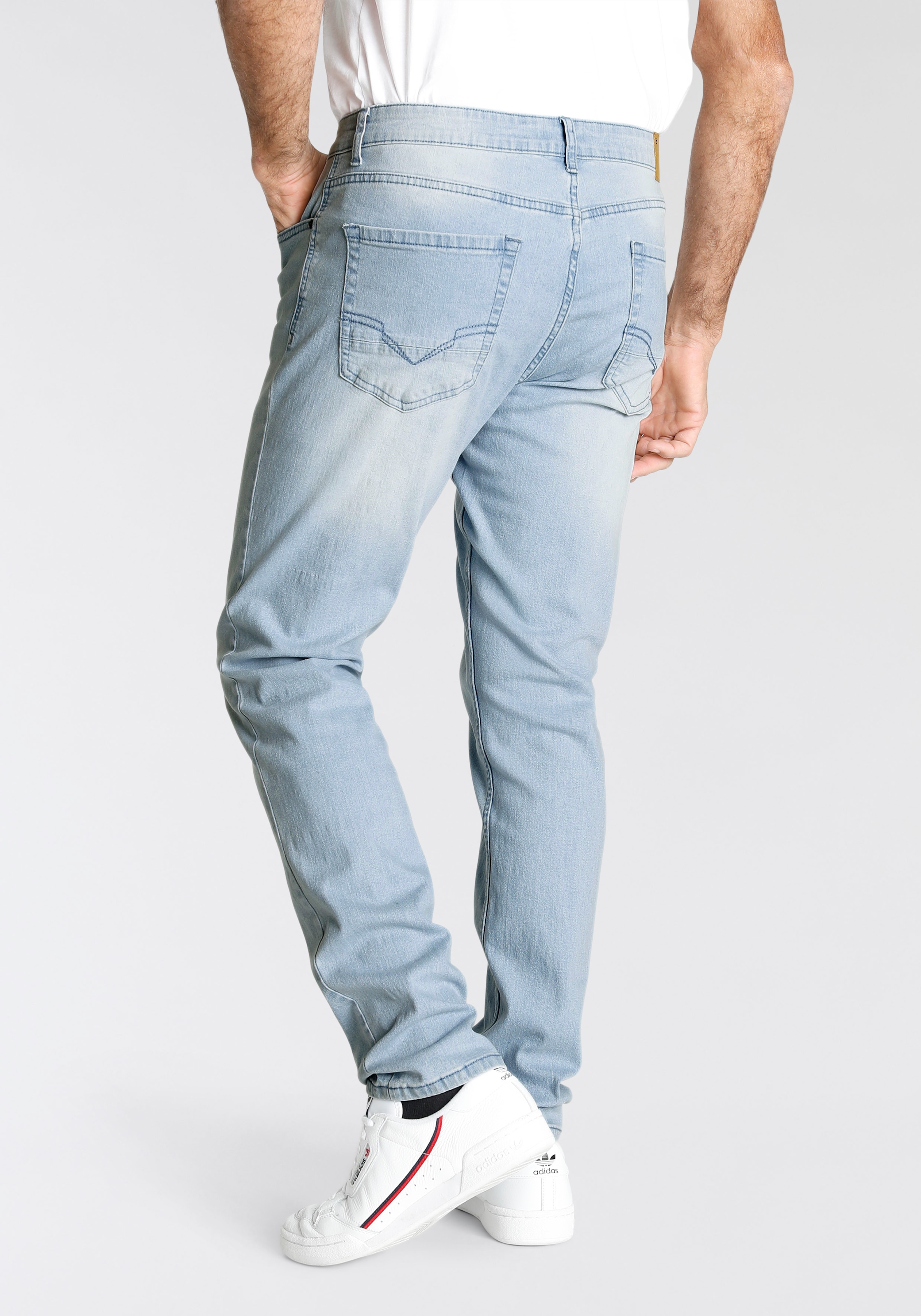 H.I.S Slim-fit-Jeans "FLUSH", schmale Beinform, mit Used-Effekten, niedrige günstig online kaufen