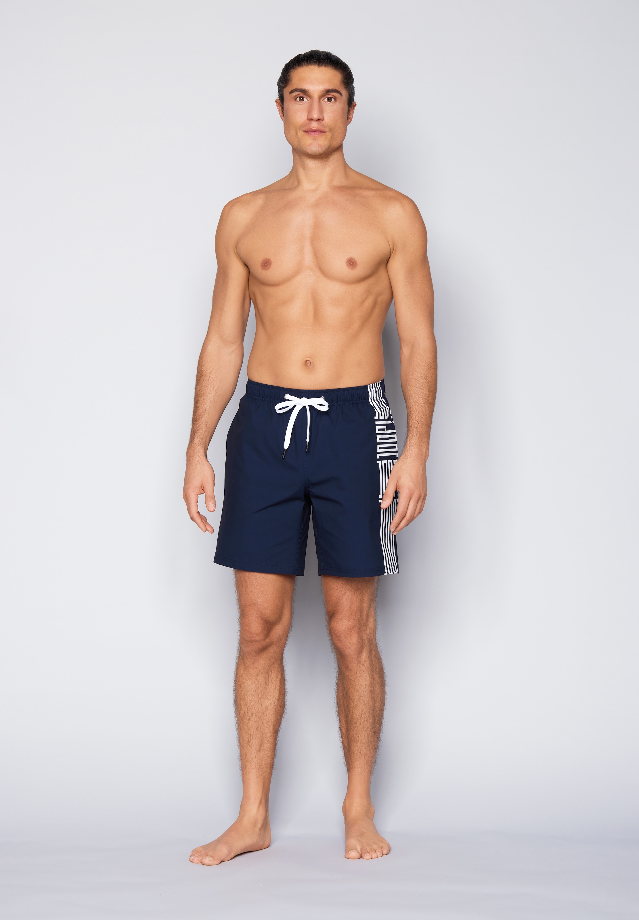 JOOP! Badeshorts »Deco Logo Placement« mit seitlichen Taschen und großem Wording