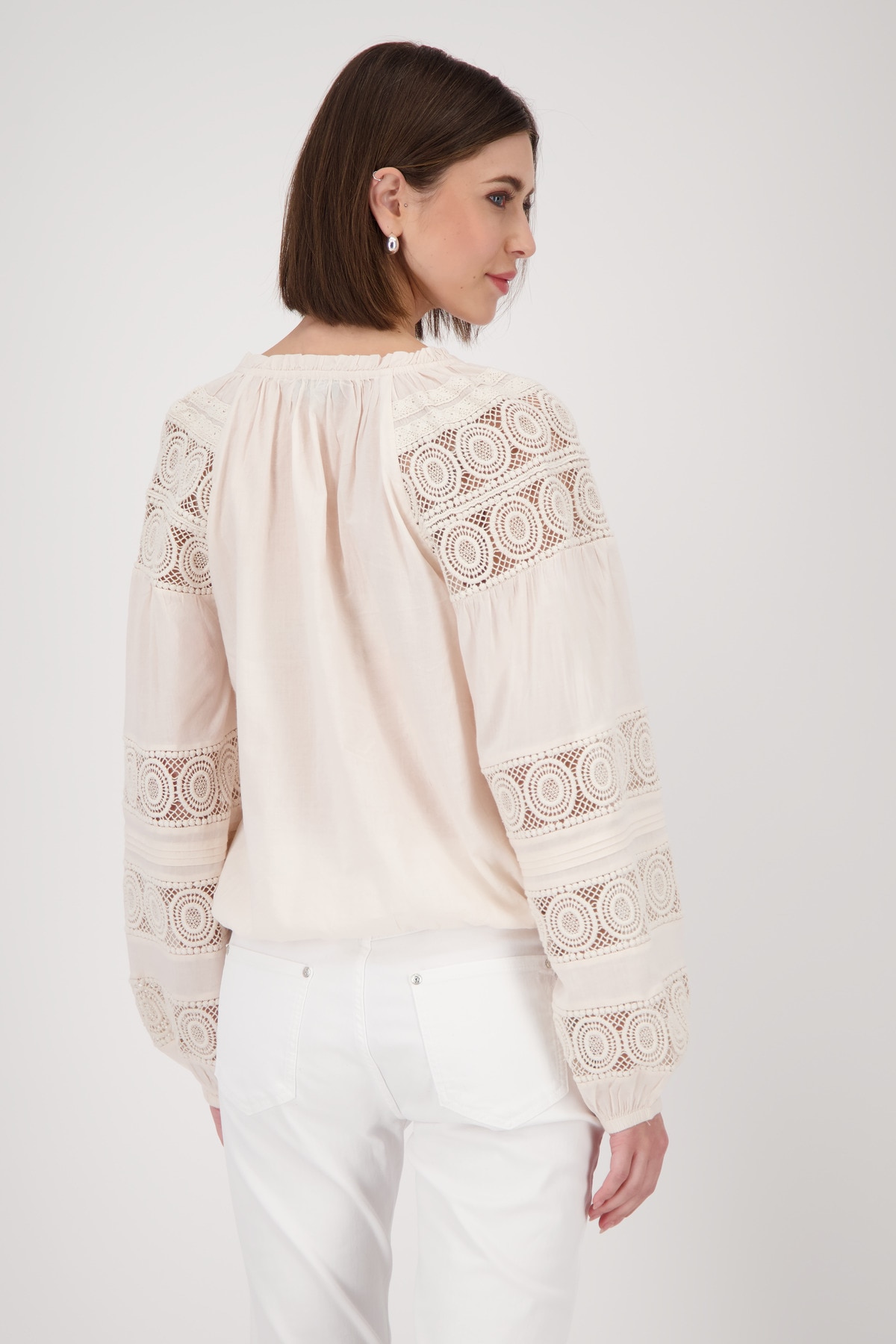 Monari Langarmbluse »Bluse Spitzeneinsatz«, Mit Rundhalsausschnitt