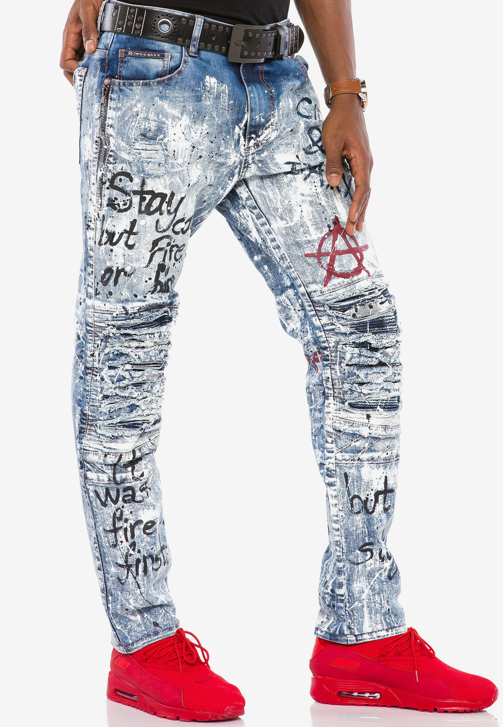 Slim-fit-Jeans, im coolen Destroyed-Look n Straight Fit