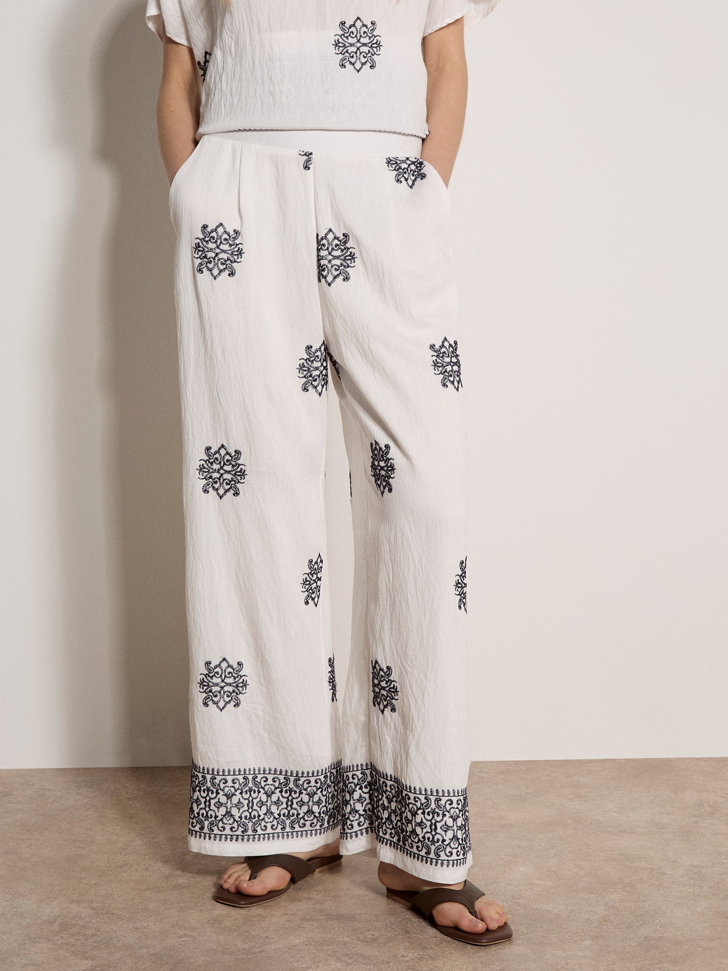 Apricot Stoffhose "Weite Hose mit Paisleymuster" mit Stickerei
