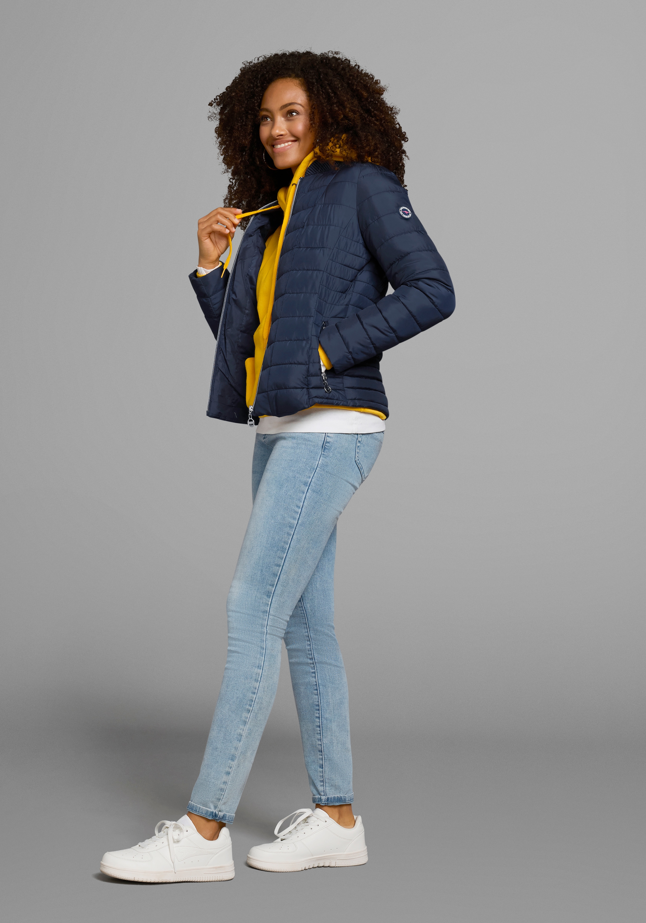 KangaROOS Steppjacke, figurbetonter Schnitt, hüftlange Passform