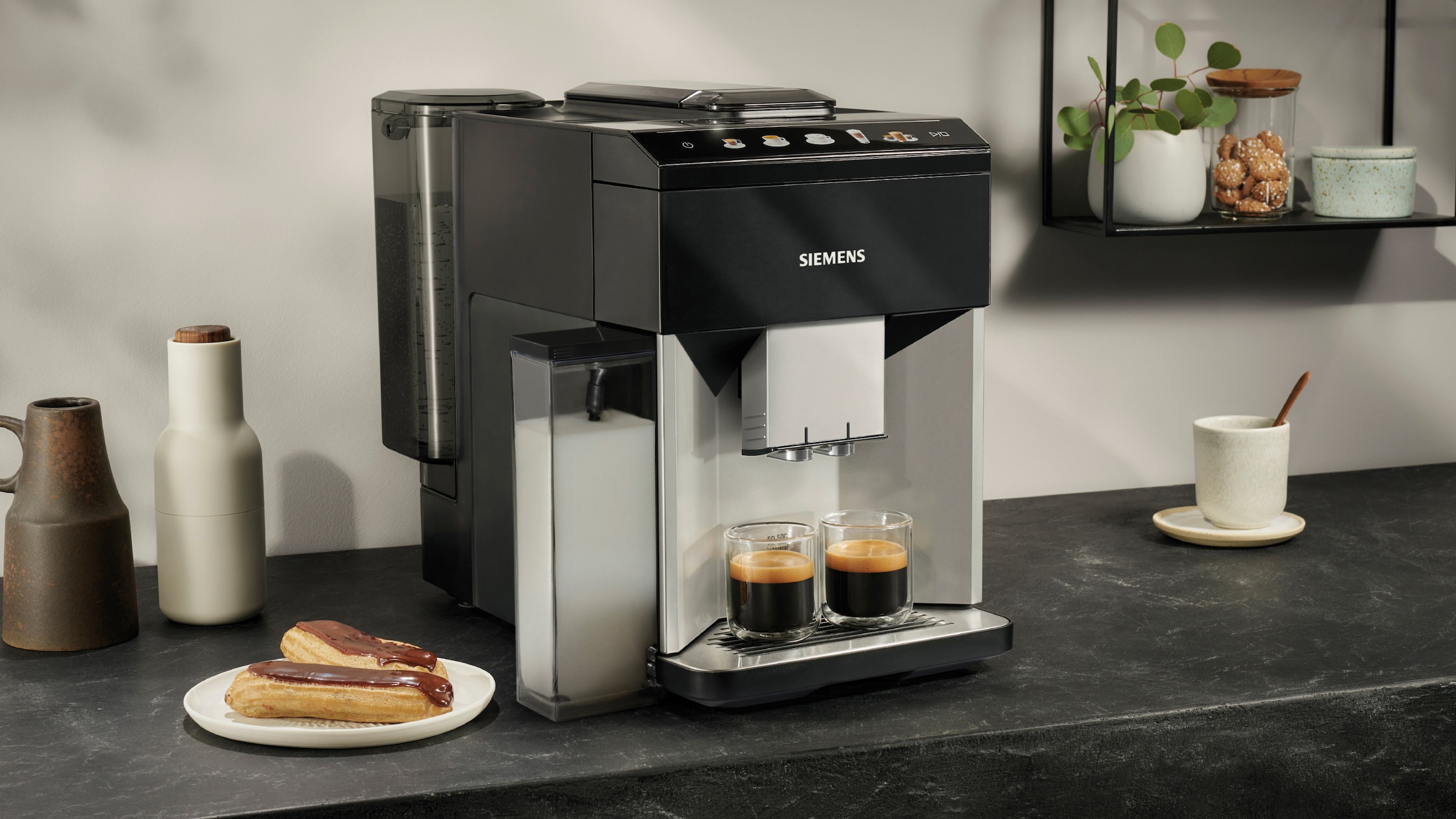 Kaffeevollautomat »TQ513D01«, integrierter Milchbehälter, automat. Dampfreinigung,...