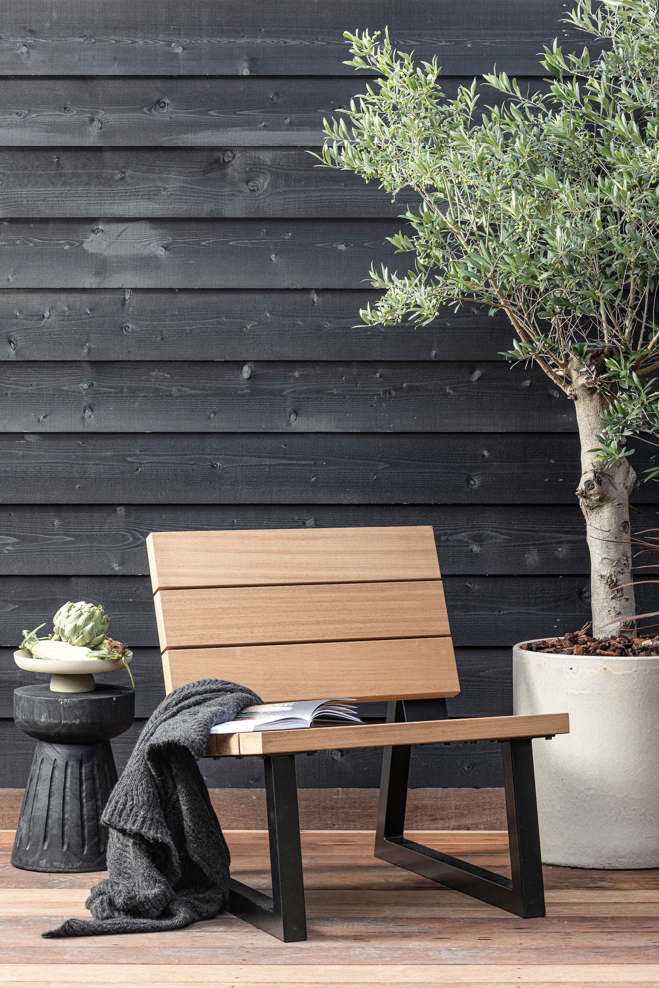 WOOOD Hocker »Borre aus Paulowniaholz mit sichtbare Maserung Ø 28 x H 40 cm« Vollstandig montiert geliefert, Pfleiglicht, Tragkraft 20 kg