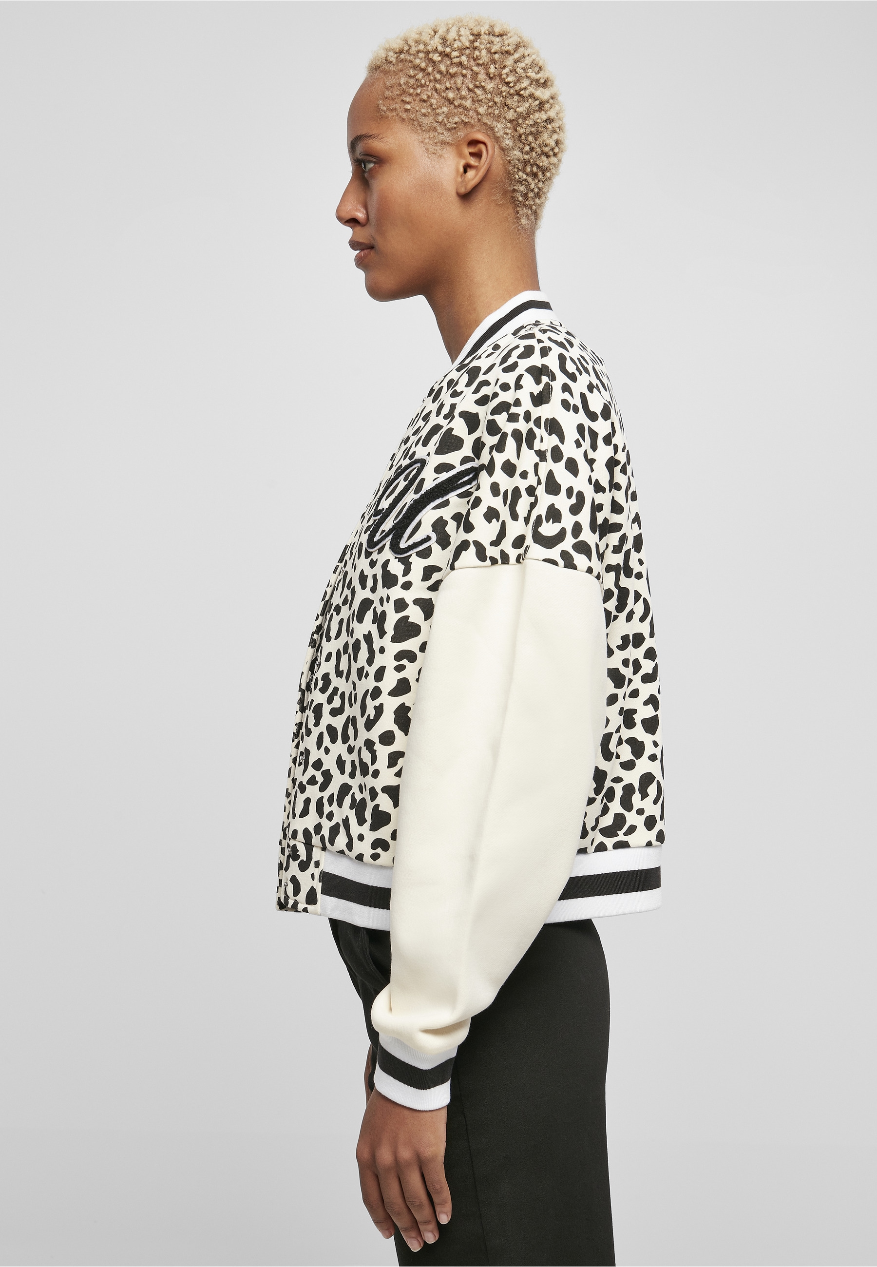 URBAN CLASSICS Strickfleecejacke »Urban Classics Damen Ladies AOP Oversized College Sweat Jacket« 1 Stk. tlg. ohne Kapuze