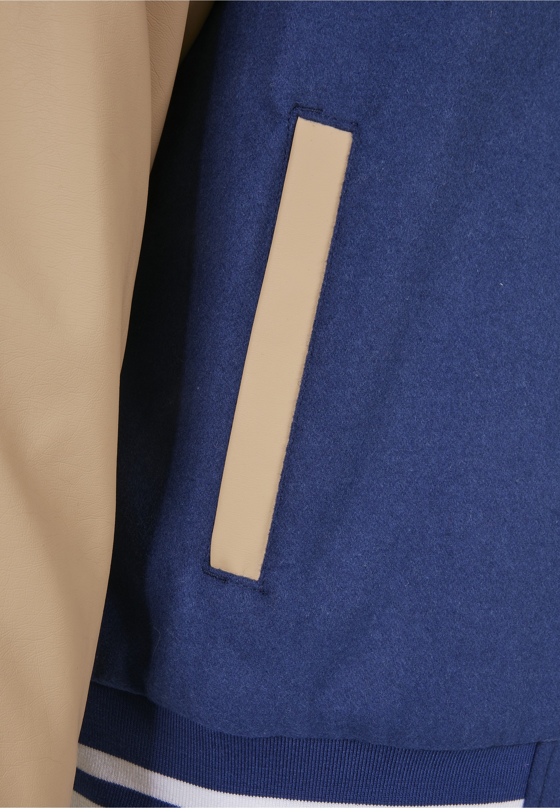 URBAN CLASSICS Allwetterjacke »Urban Classics Herren Big U College Jacket« 1 Stk. tlg. ohne Kapuze