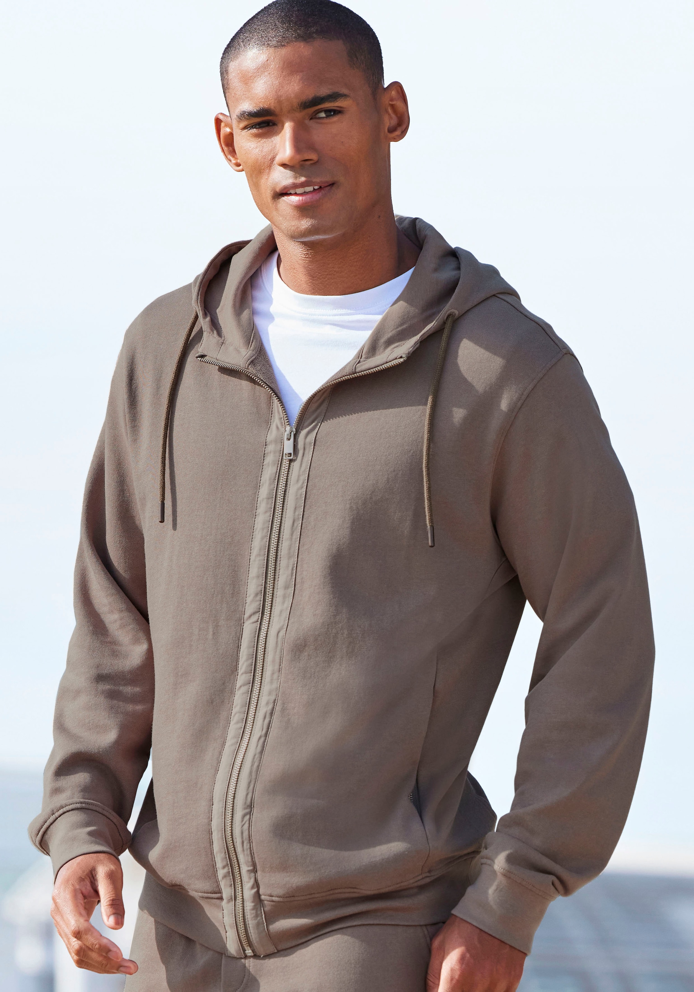 AUTHENTIC LE JOGGER Kapuzensweatjacke, Sweatjacke mit Eingrifftaschen aus B günstig online kaufen
