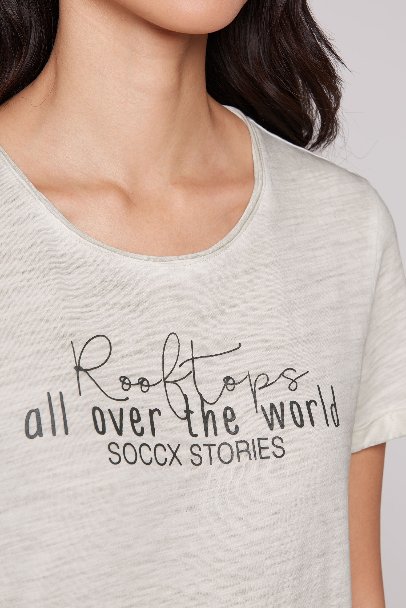 SOCCX Rundhalsshirt, mit offenen Kanten