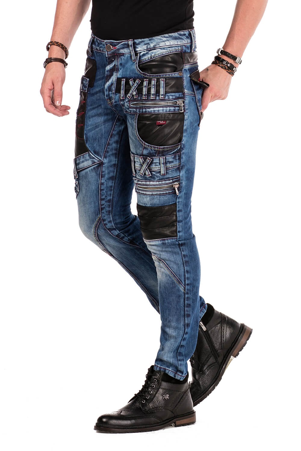 Bequeme Jeans, mit Kunstleder-Applikationen in Straight Fit