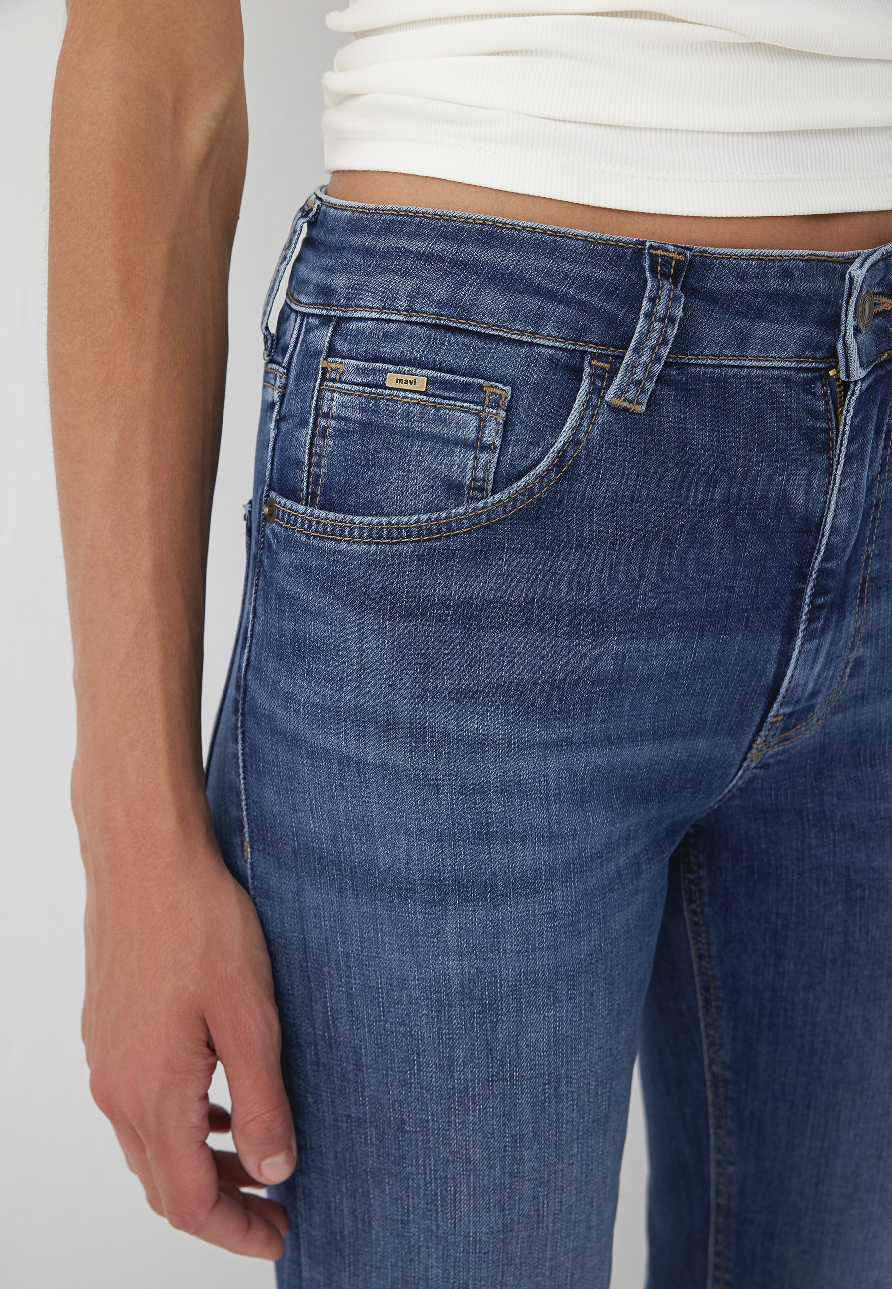 Mavi Straight-Jeans »KENDRA« gerde Form