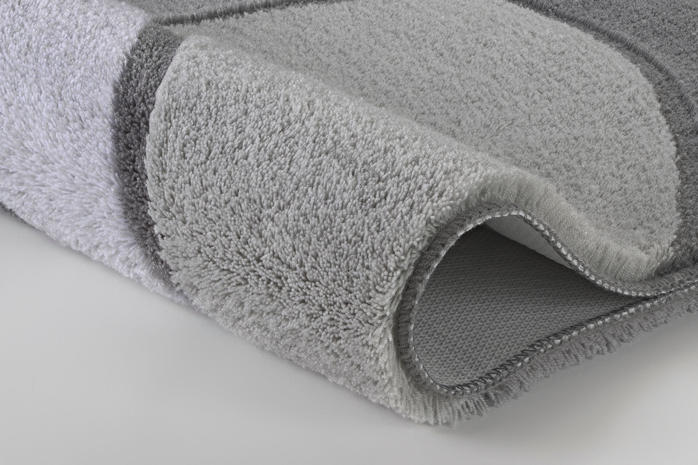 Kleine Wolke Badematte »Kent«, rutschhemmend beschichtet, fußbodenheizungsgeeignet, Badteppich, modernes Design, Hoch-Tief Effekt, waschbar