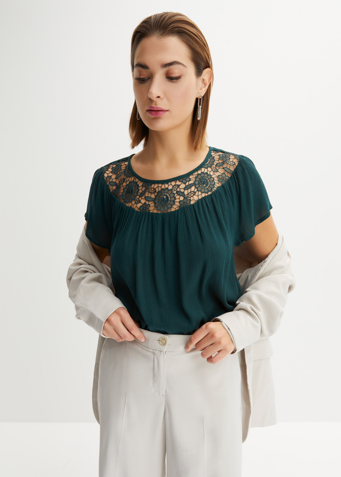bonprix Kurzarmbluse "Bluse aus reiner Viskose" bequeme Passform, Crêpe aus Viskose, mit tollem Spitzeneinsatz