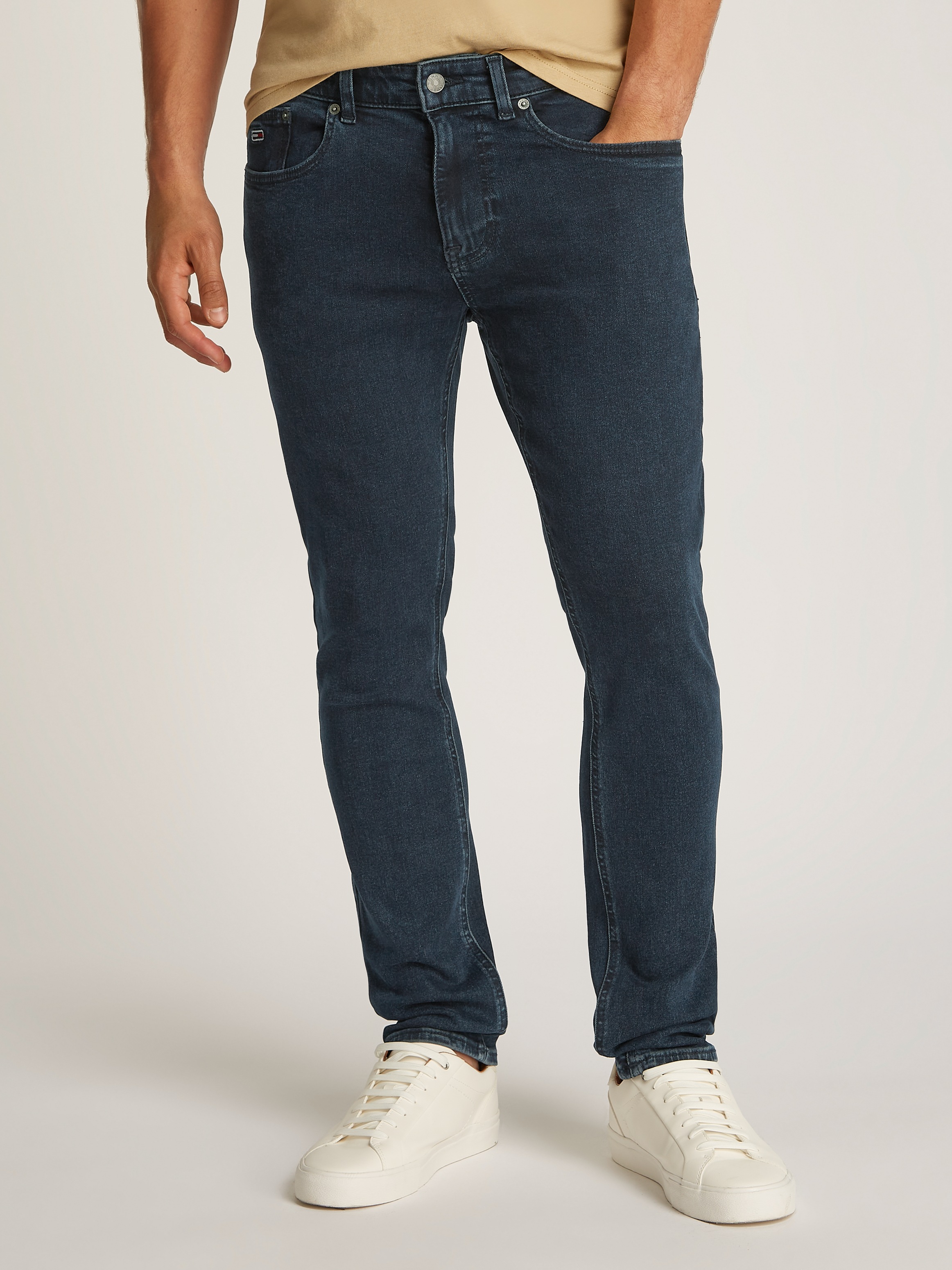 Tommy Jeans Tapered-fit-Jeans "Austim Slim Tapered", mit Logostickereien günstig online kaufen