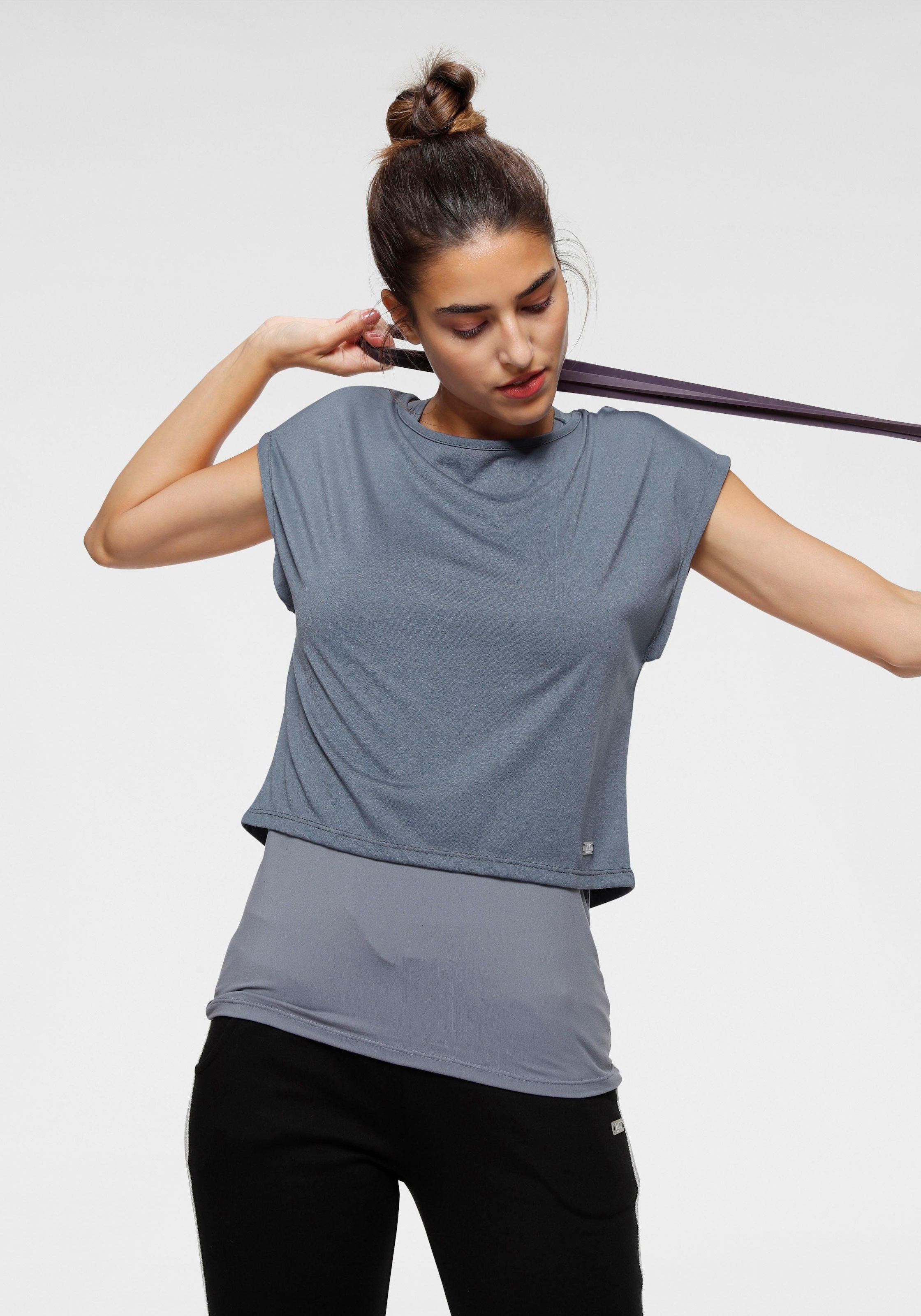 H.I.S Trainingsshirt »2-tlg. Set: Shirt & Top«, (Set), Kurzarm, Rundhals, aus Polyester und Viskose, mit stylischen Badges
