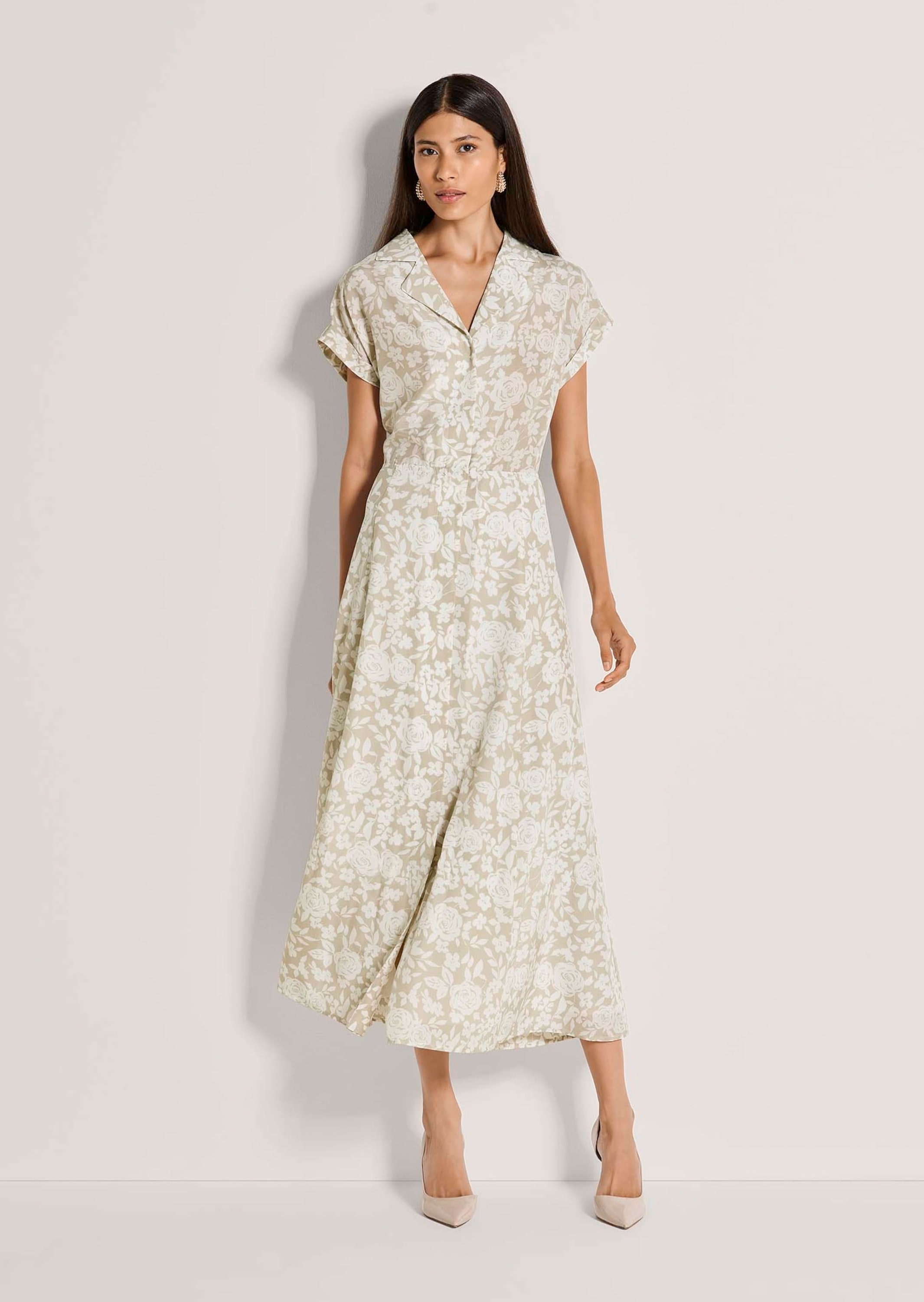 MADELEINE Midikleid »Hemdblusenkleid Sommerkleid mit floralem Design« Kleid mit Perlmuttknöpfe