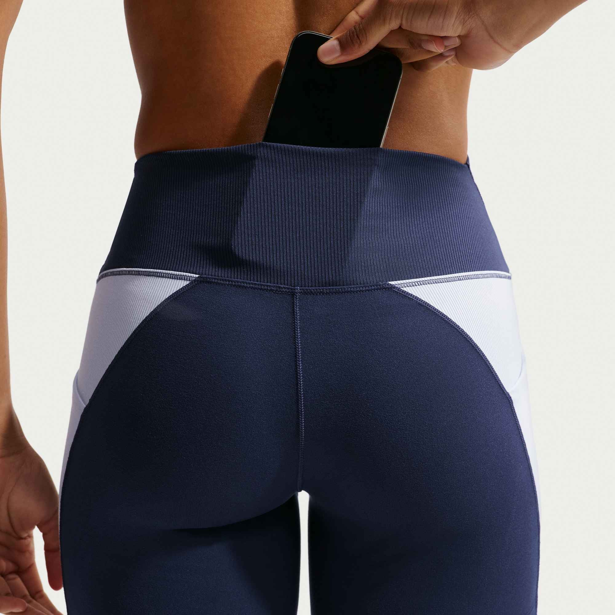 Nike Trainingsshorts »W NK DF ONE HR 5IN SHORT B«  mit Dri-FIT-Technologie, mittelschweres, weiches Material
