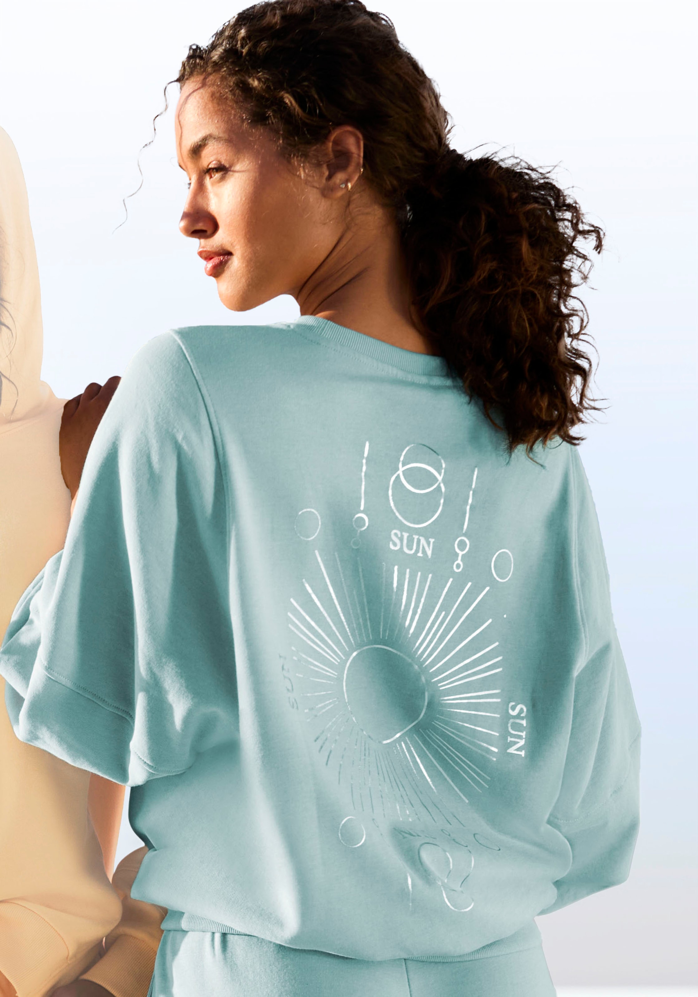 Buffalo Sweatshirt, Loungeshirt mit großem Rückenprint- mit Glanz-Effekt, Loungewear