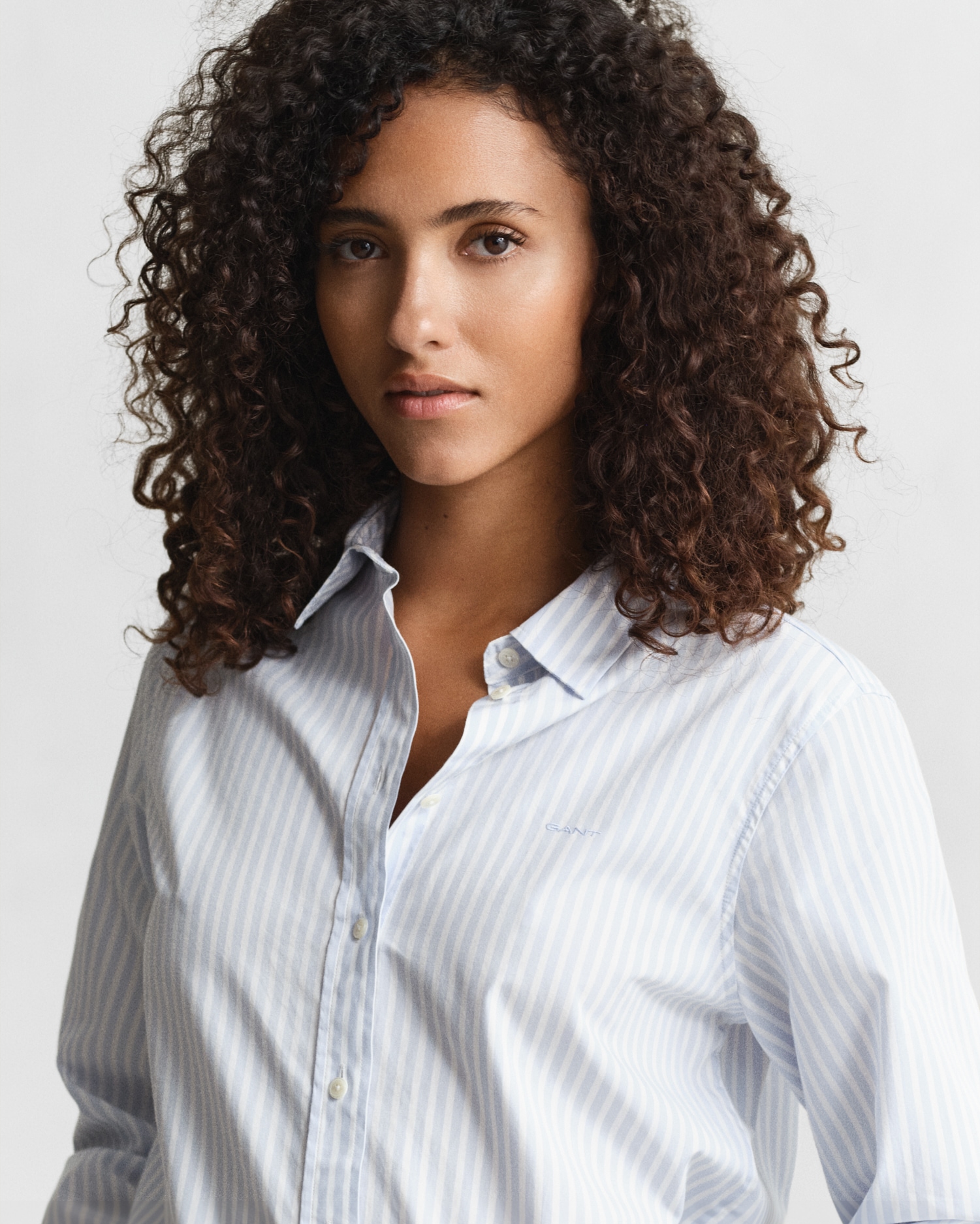 Gant Hemdbluse »REG POPLIN STRIPED SHIRT«, mit einer kleinen Logostickerei auf der Brust