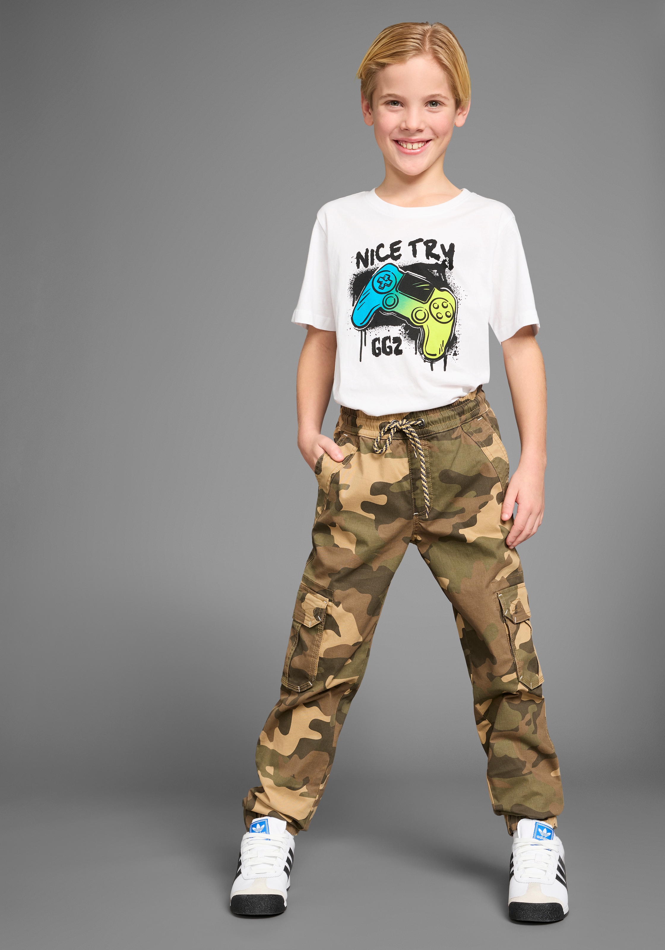 KIDSWORLD Cargohose »in coolen Tarnfarben«, mit lässigen Cargotaschen