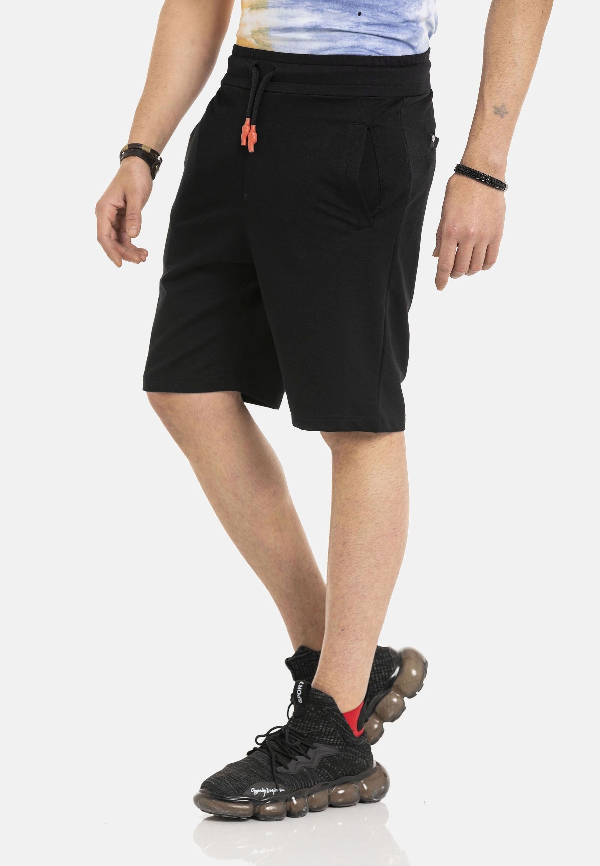 Cipo & Baxx Stoffhose »Shorts«, elastischer Bund mit Kordelzug