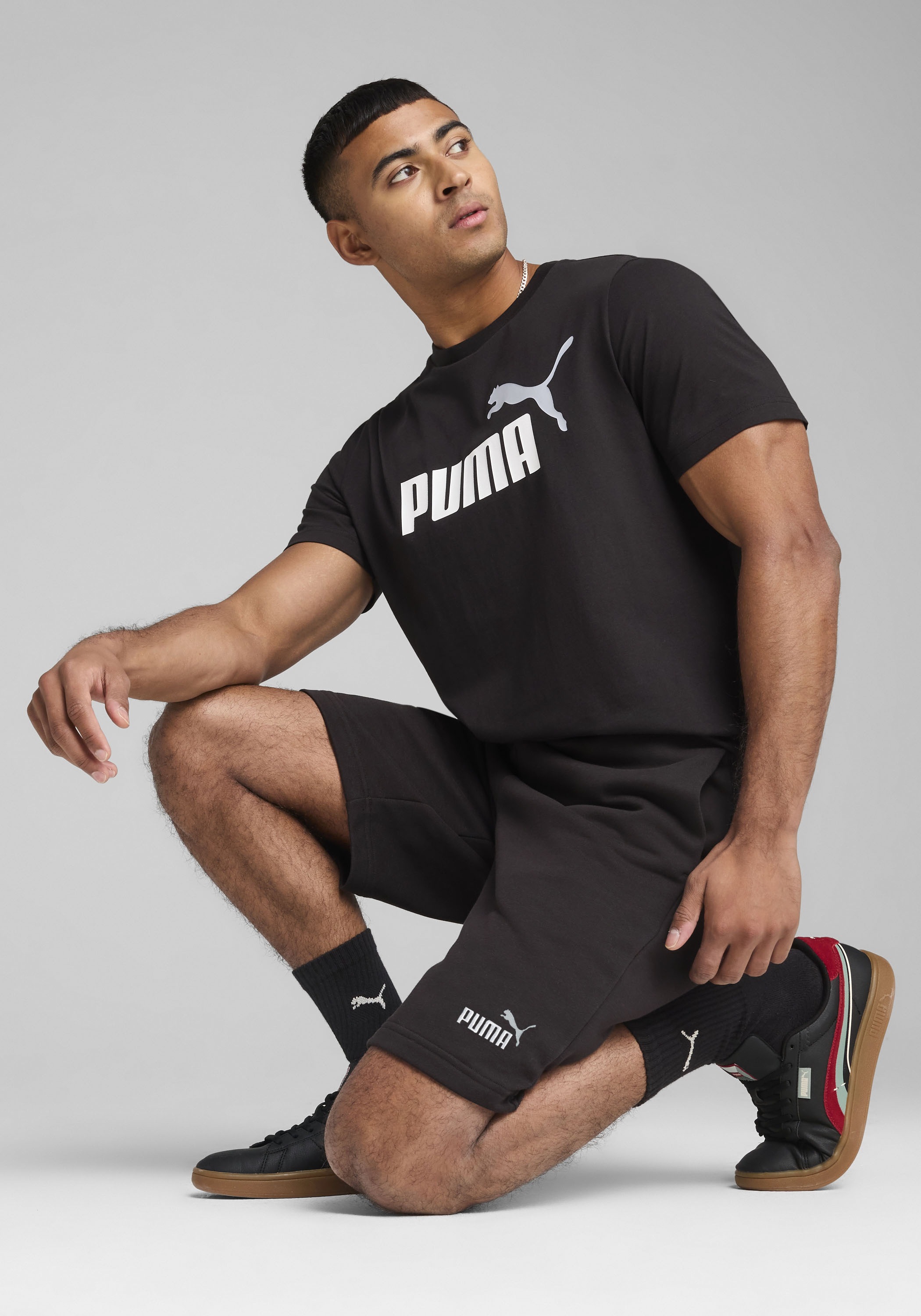 Thumbnail - PUMA Trainingsshorts "ESS 2 COLOR NO. 1 LOGO SHORTS 10" TR" sportlicher Look, mit Eingrifftaschen, Regular Fit