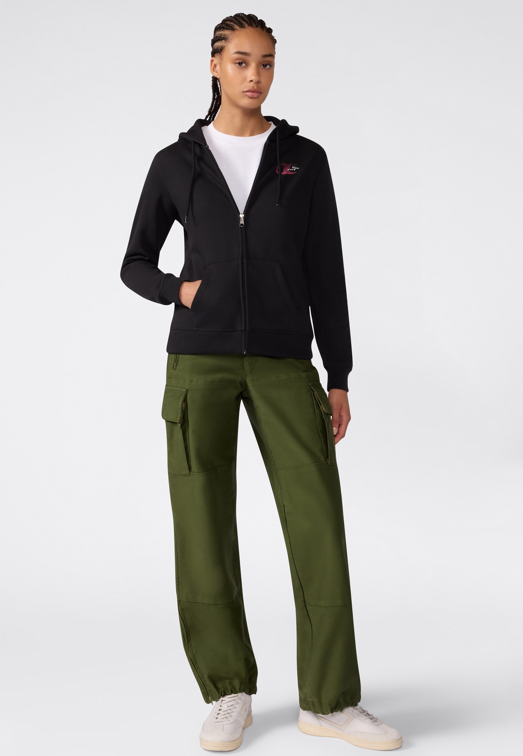 Champion Kapuzensweatjacke »SPORTWEAR ZIP-UP HOODIE Slim Fit« mit durchgehendem Reißverschluss, körpernahe Passform