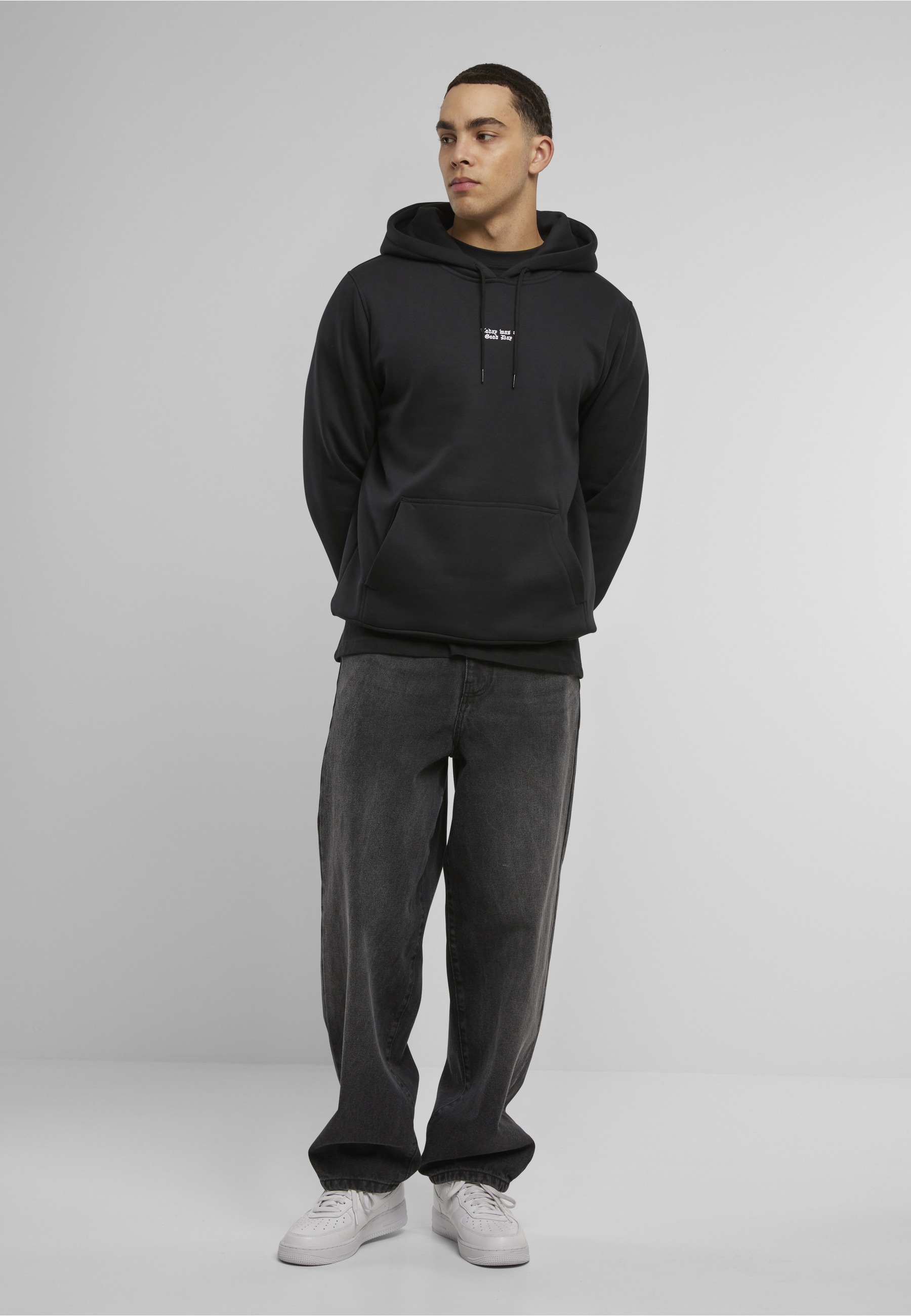 MisterTee Kapuzenpullover »MisterTee Good Day EMB Hoodie« 1 Stk.