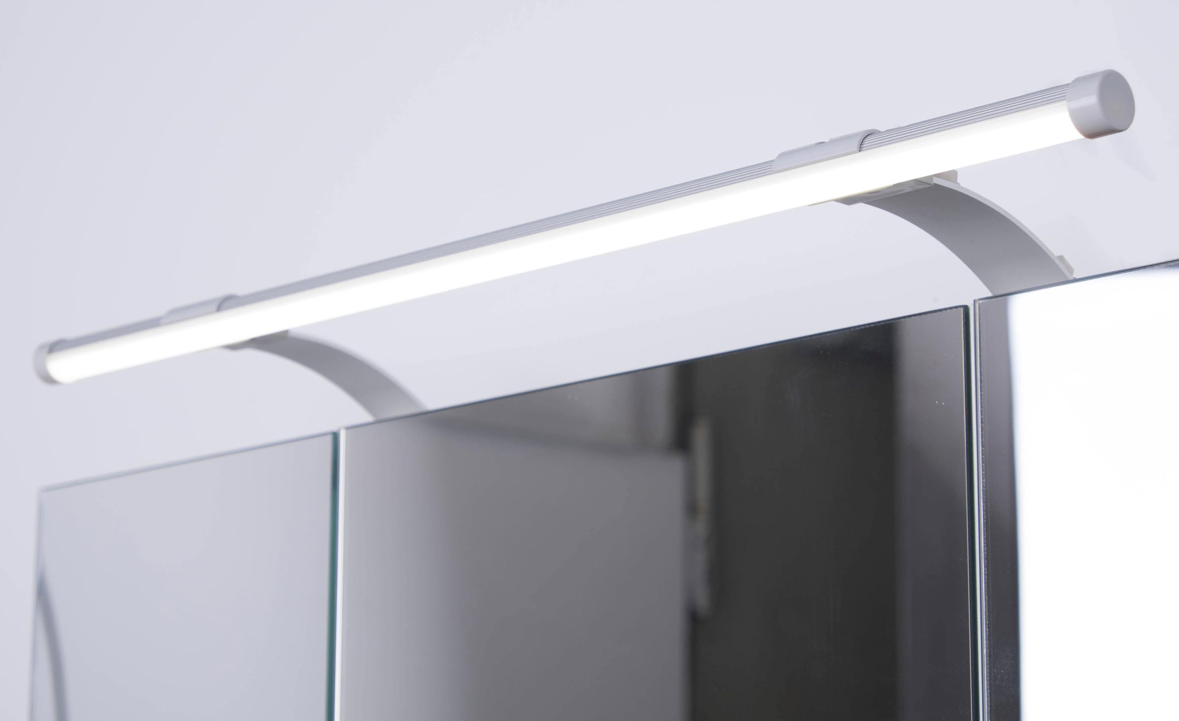 Schildmeyer Spiegelschrank »Dorina, mit höhenverstellbaren Glasböden made in Germany«, Breite 70 cm, 3-türig, LED-Beleuchtung, Schalter-/Steckdosenbox