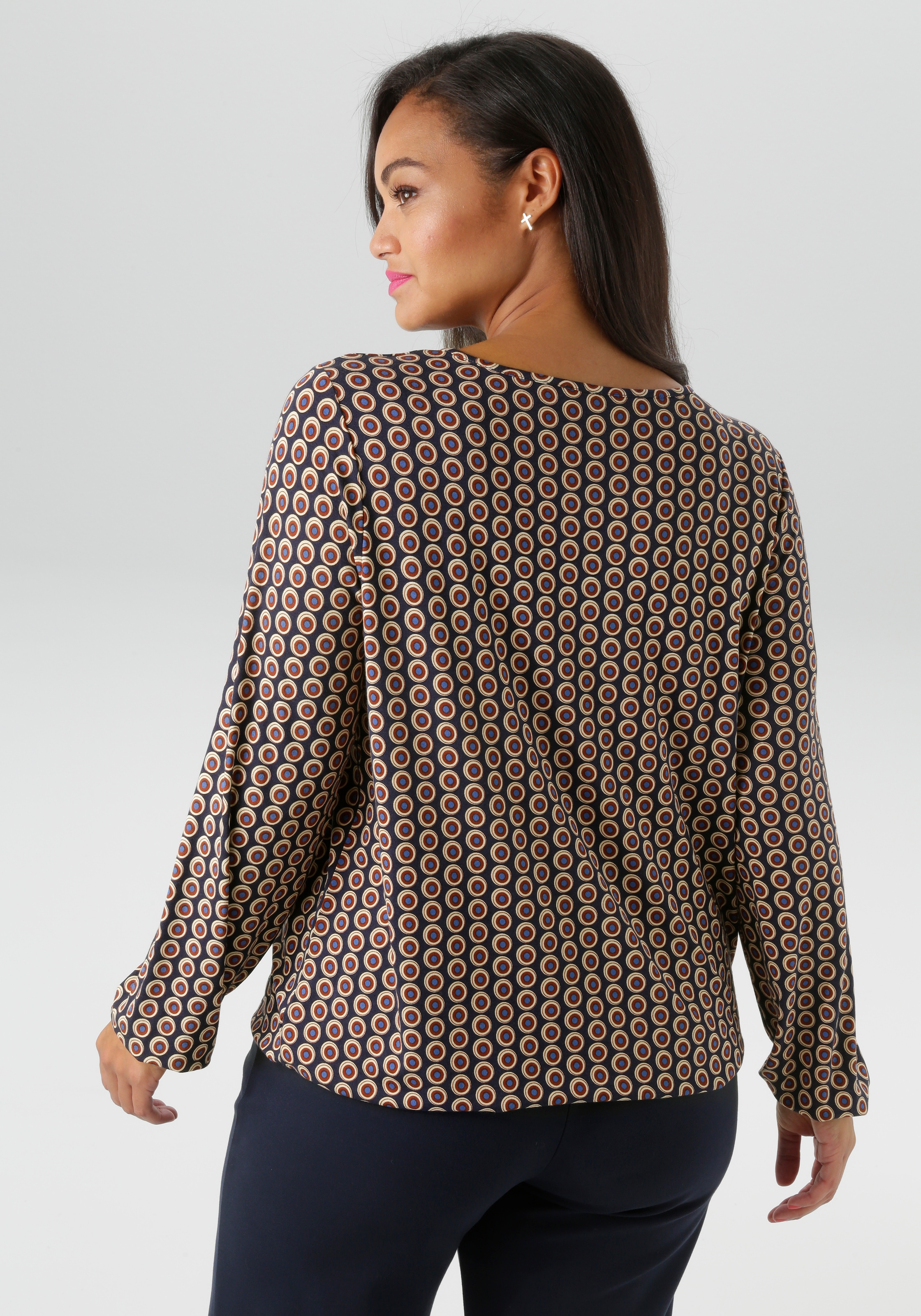 Aniston PLUS Langarmshirt, mit silberfarbenem Schmuckstäbchen - NEUE KOLLEKTION