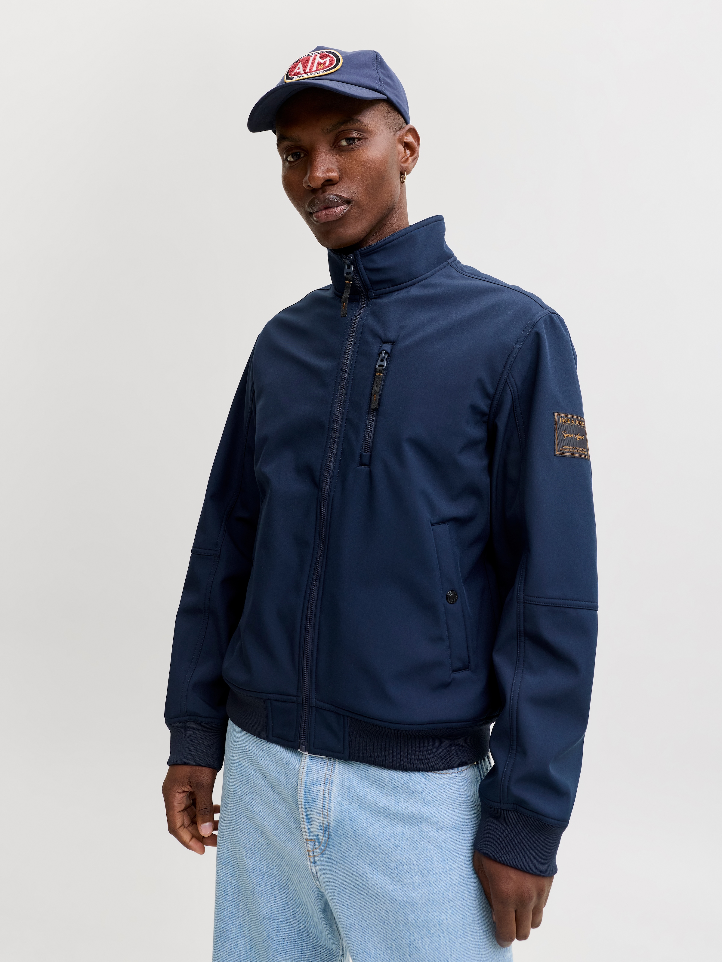 Jack & Jones Softshelljacke »JJEPARKER SOFTSHELL BOMBER SN« mit Brust-Reißverschluss