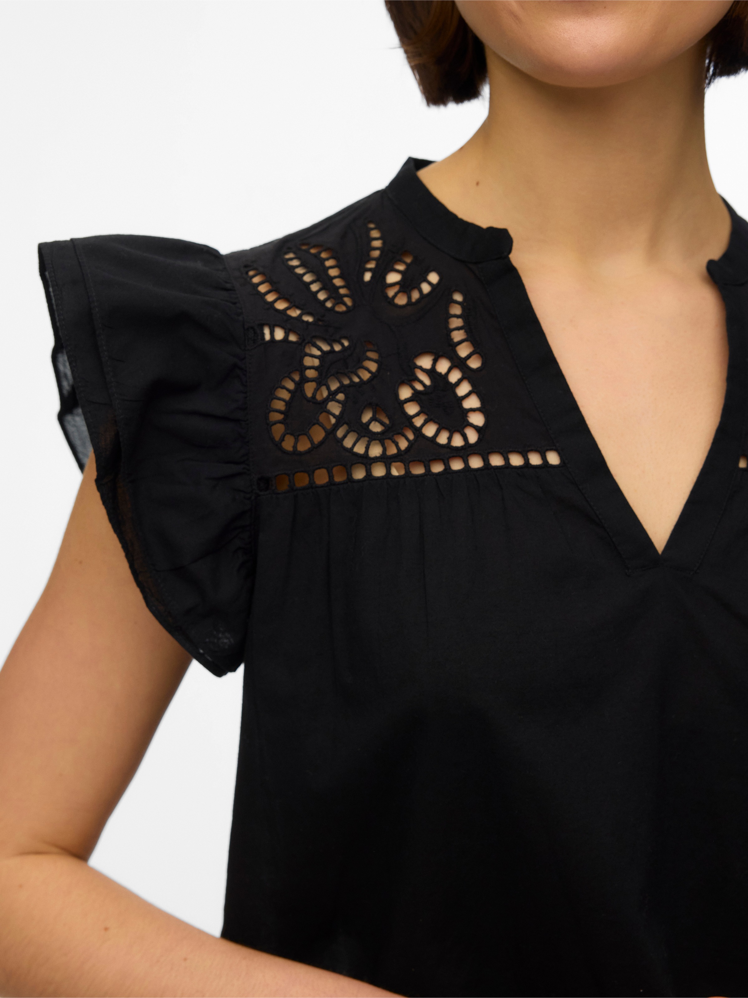 Vero Moda Kurzarmbluse »VMLINE SS V-NECK TOP WVN NOOS« Baumwolle, Lochstickerei