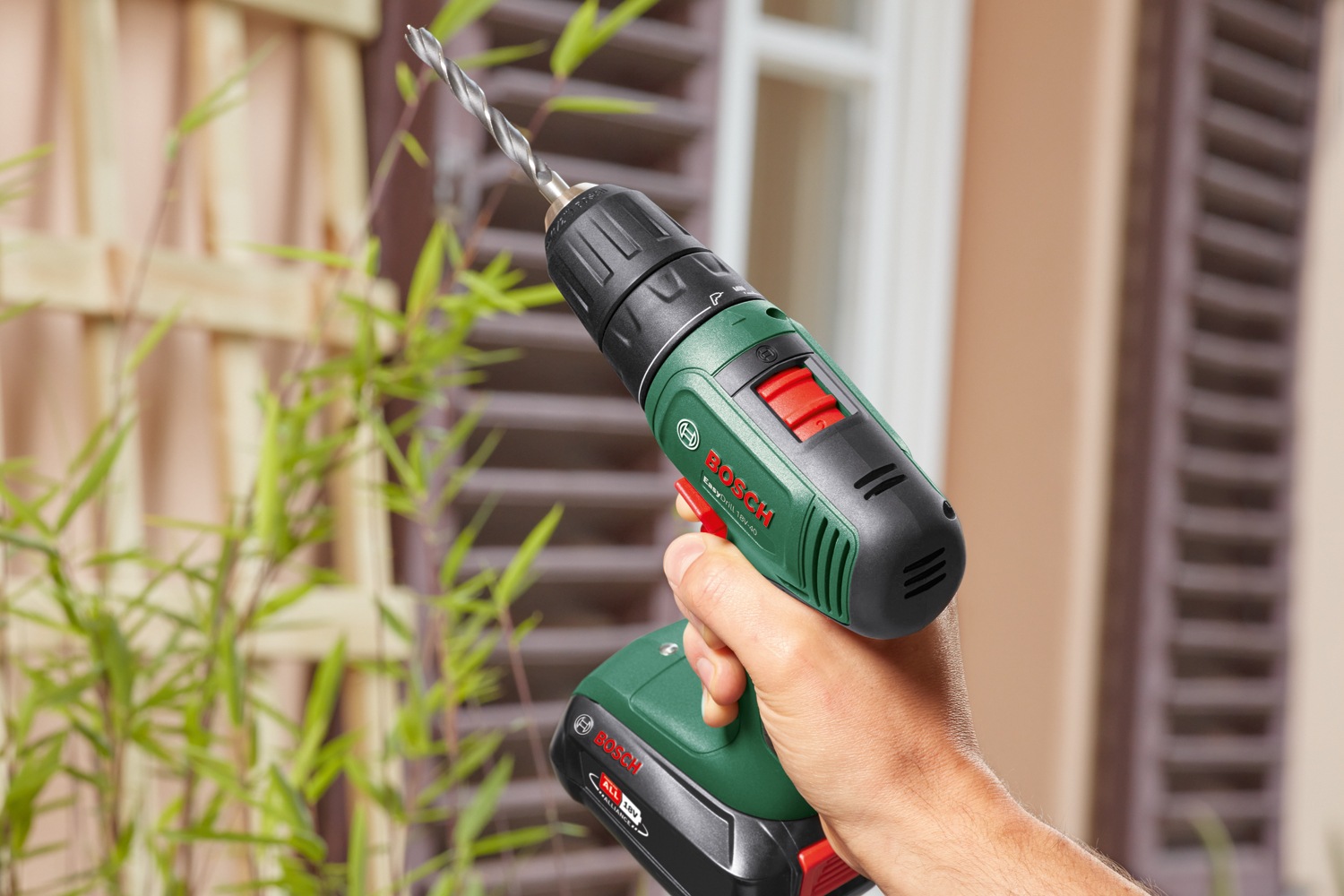Bosch Home & Garden Akku-Bohrschrauber »EasyDrill 18V-40«, inkl. 2x Akkus 1,5 Ah und Ladegerät AL 18V-20, im Tragekoffer