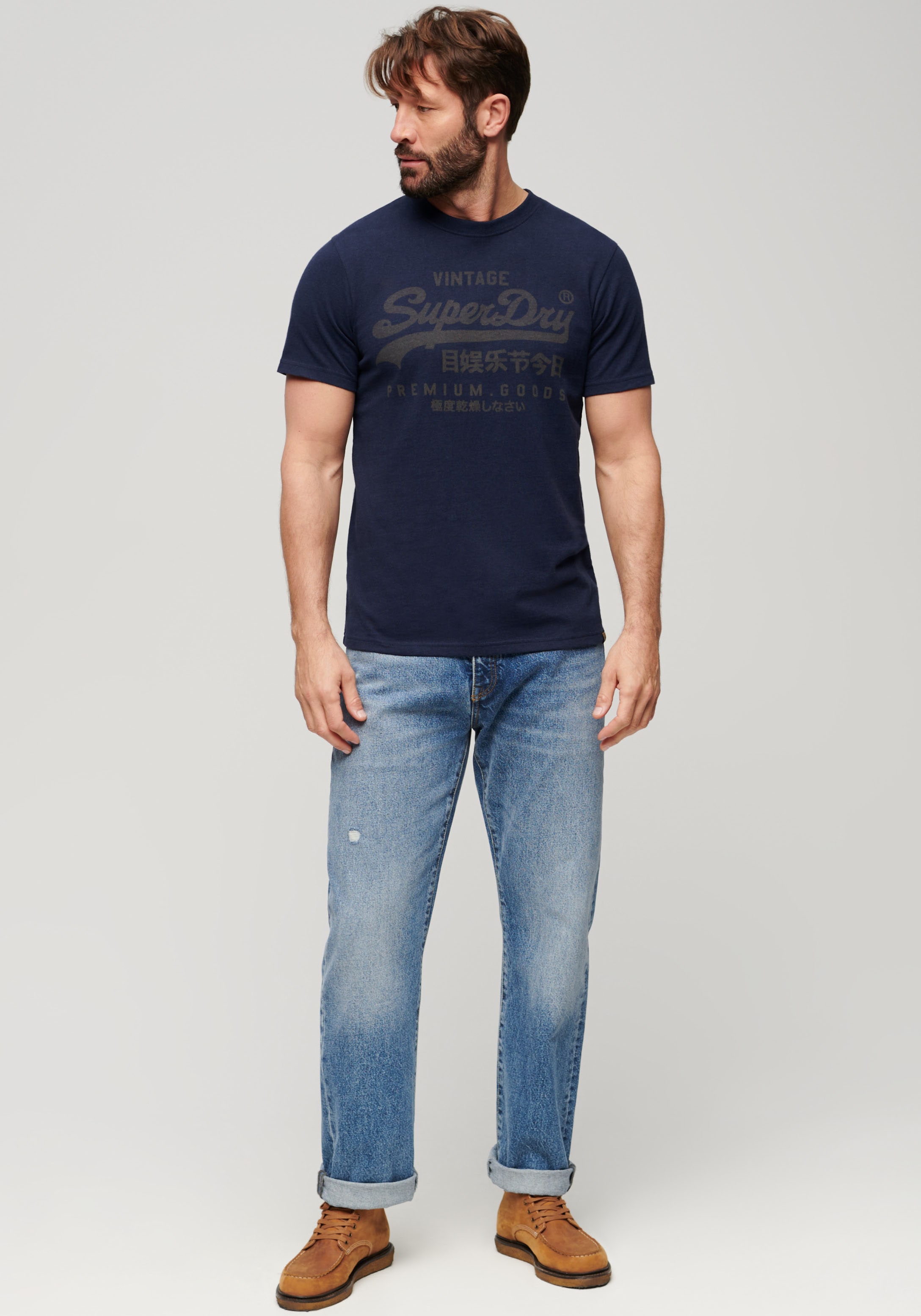 Superdry T-Shirt »Basic Shirt CLASSIC VL HERITAGE T SHIRT mit Logodruck«, (Klassische Passform mit Rundhalsausschnitt), aus pflegeleichter Baumwolle für ein angenehmes Tragegefühl