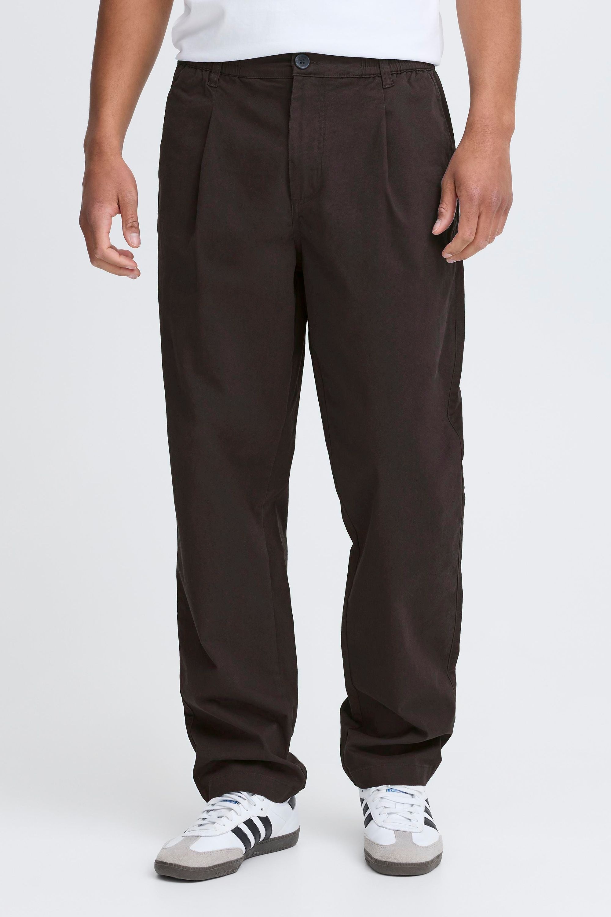!Solid Chinohose »Chinohose SDLIAM PLEAT ELAST.«