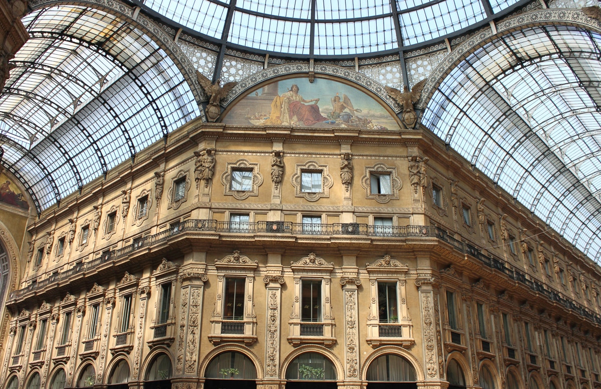 Papermoon Fototapete »Mailänder Galerie«