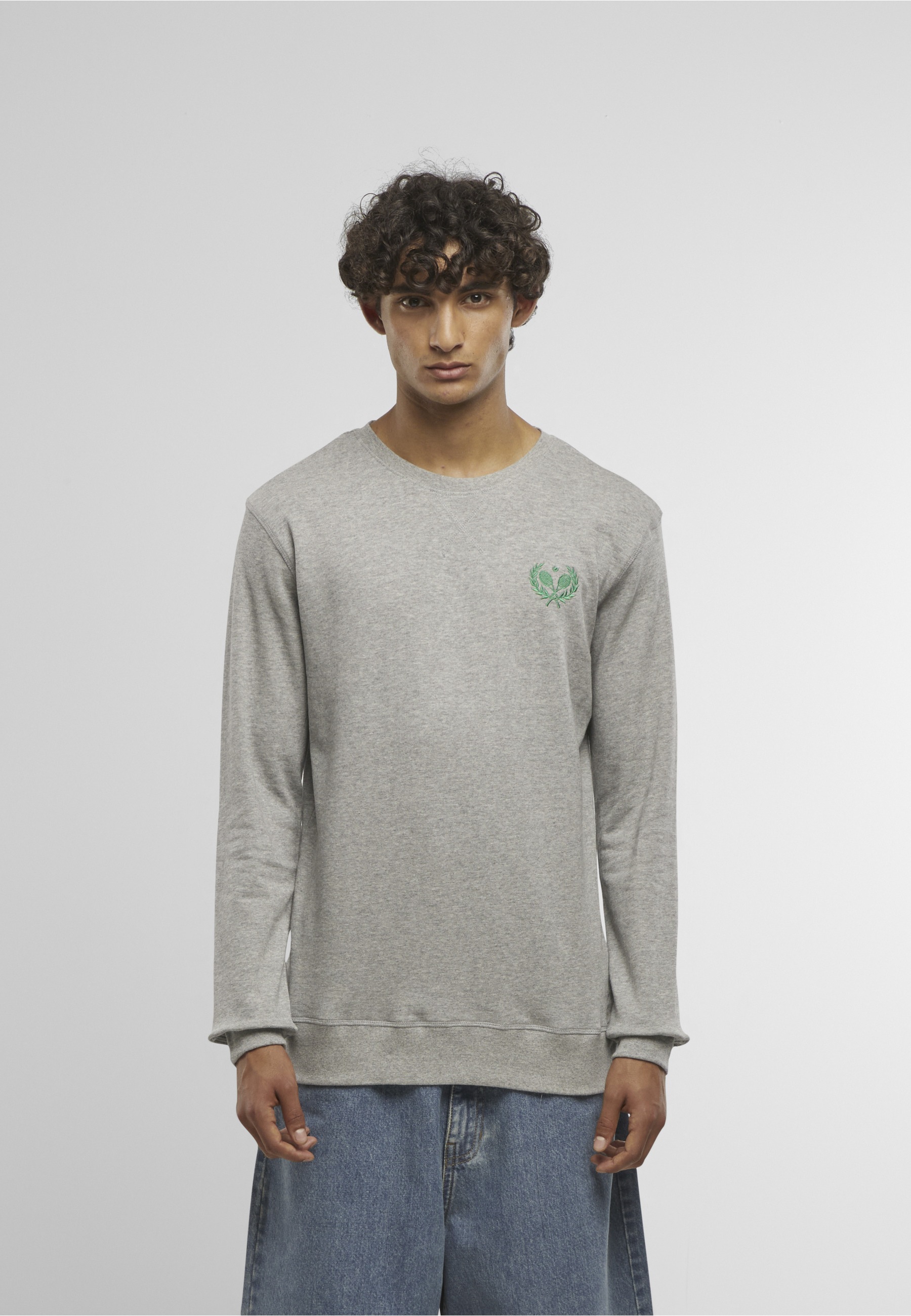 MisterTee Sweater »MisterTee Courtside Sports EMB Light Crew Sweatshirt«, 1 Stk.
