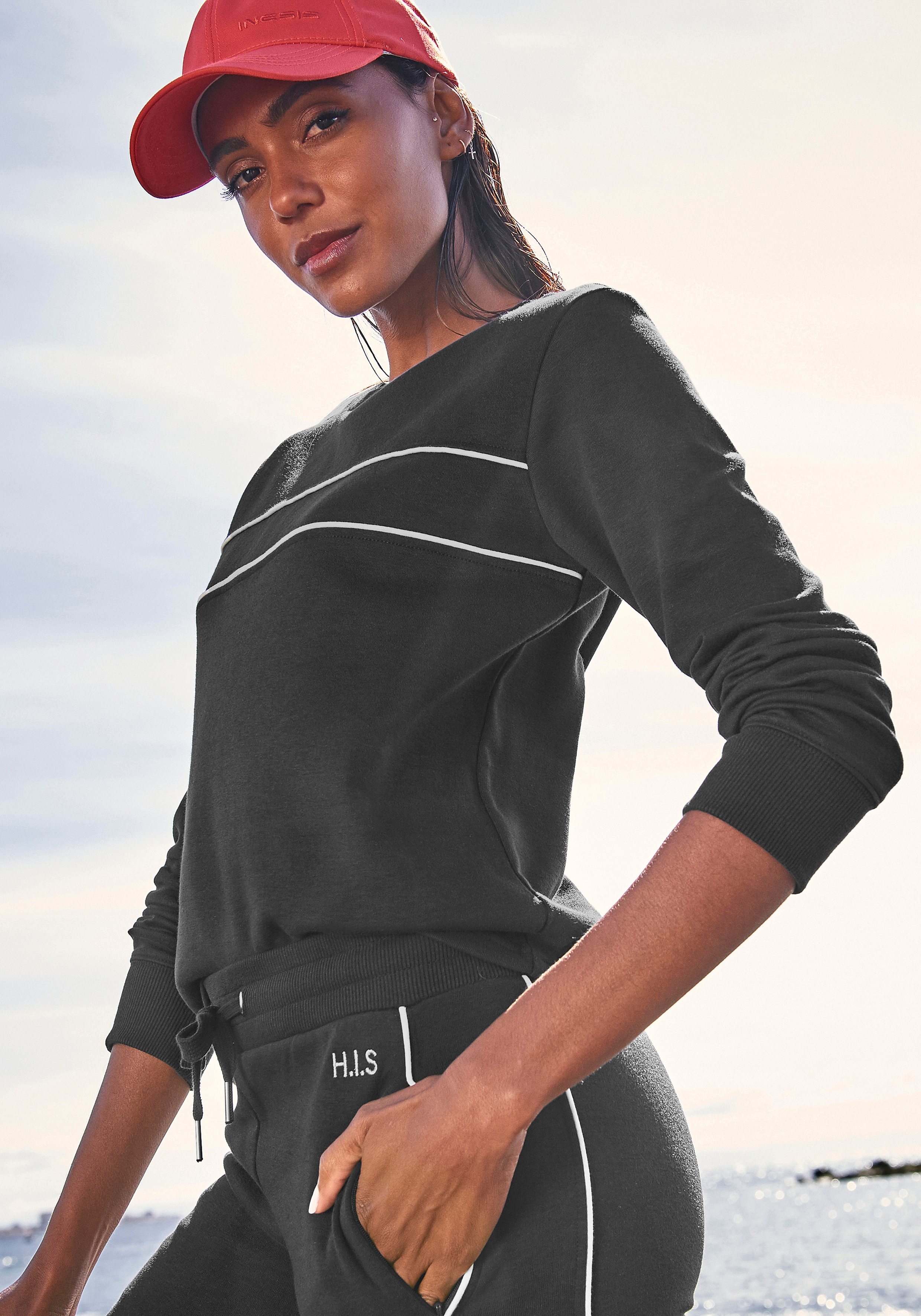 H.I.S Sweatshirt, mit Piping auf der Brust. Ideal für Sport- und Freizeit.