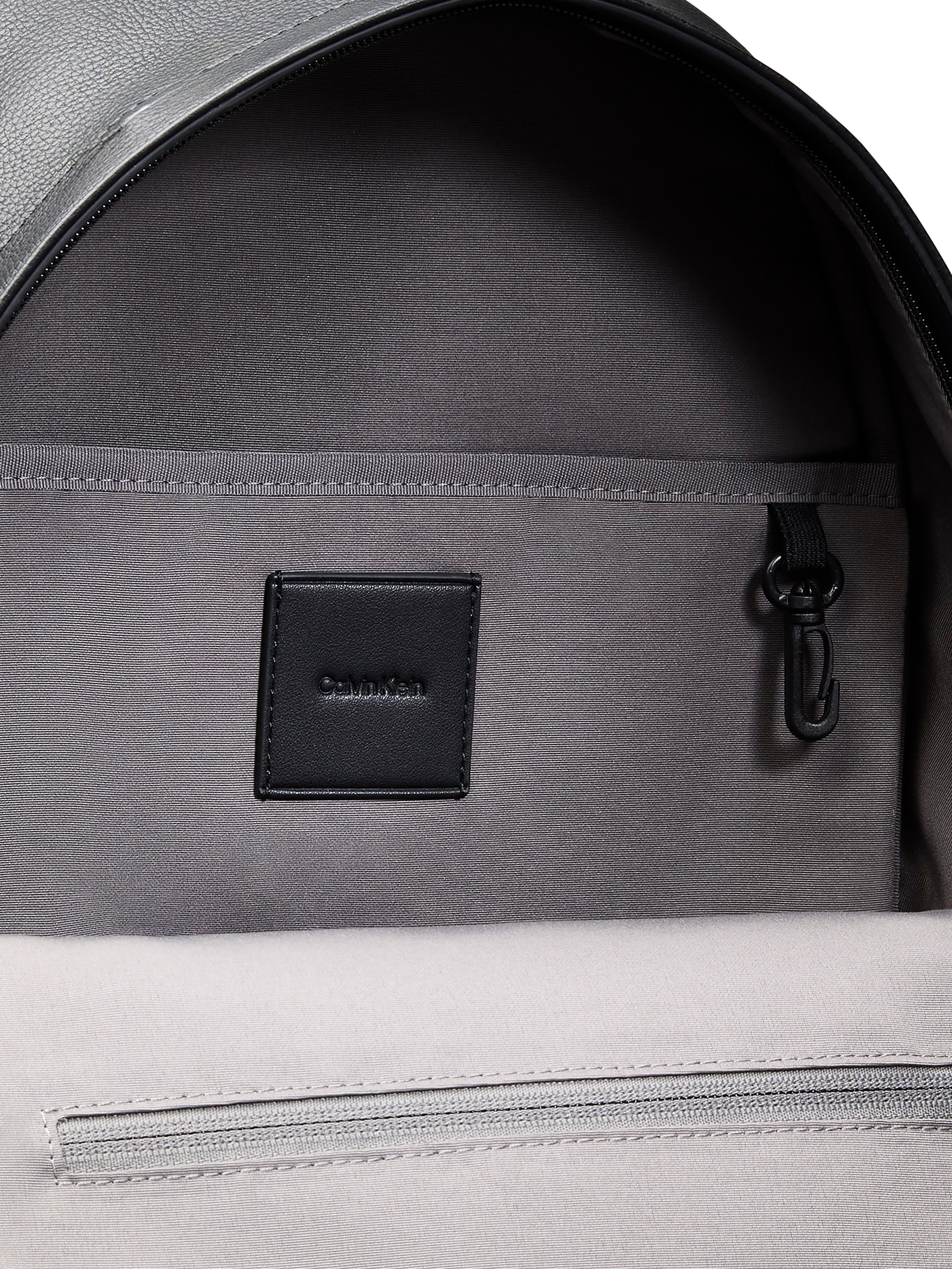 Calvin Klein Rucksack »EMBLEM AOP DEBOSS ROUND BACKPACK« Unisex Cityrucksack, Freizeitrucksack mit fortlaufenden CK-Logos